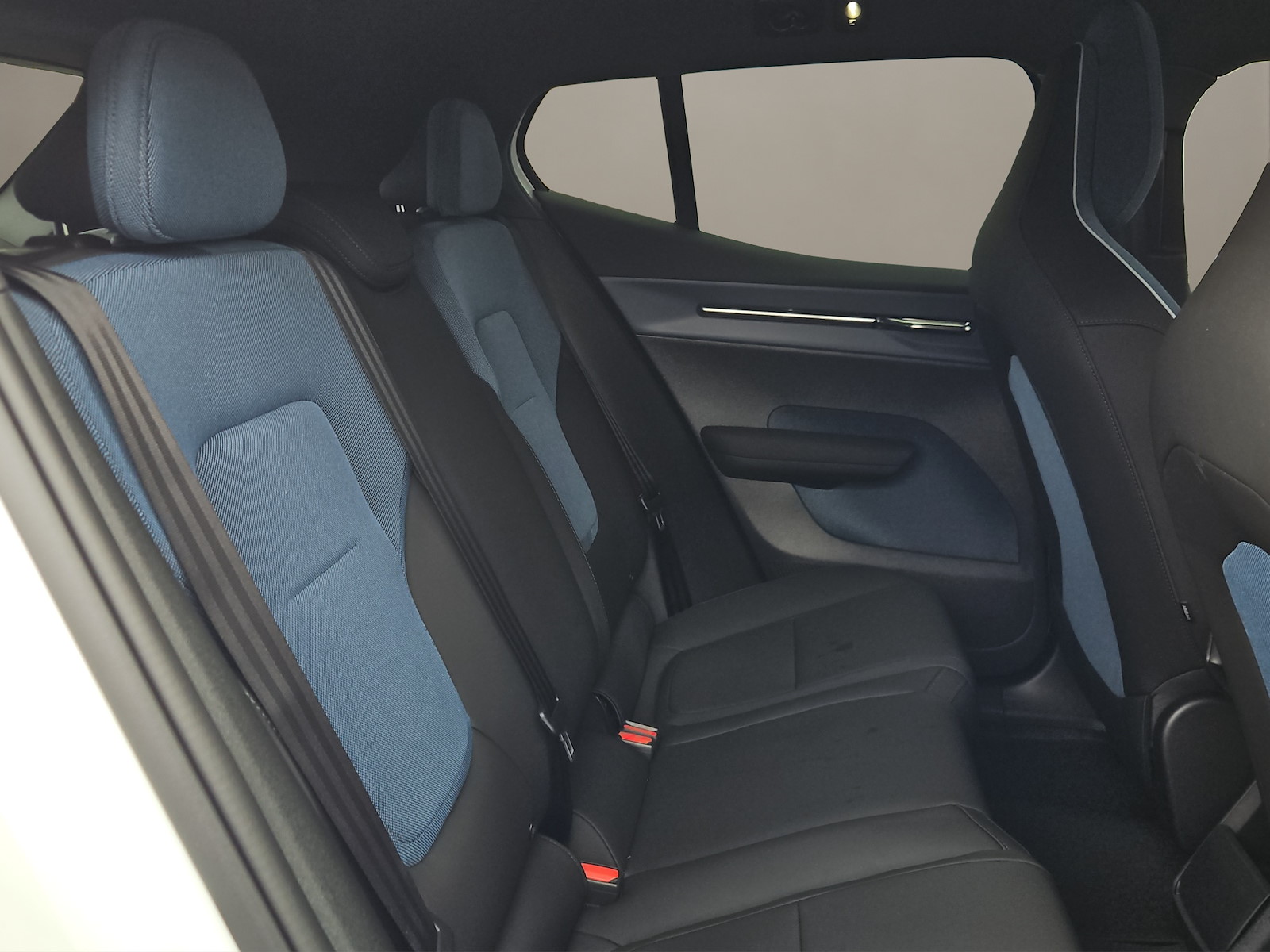 VOLVO EX 30 E60 Plus-image-11