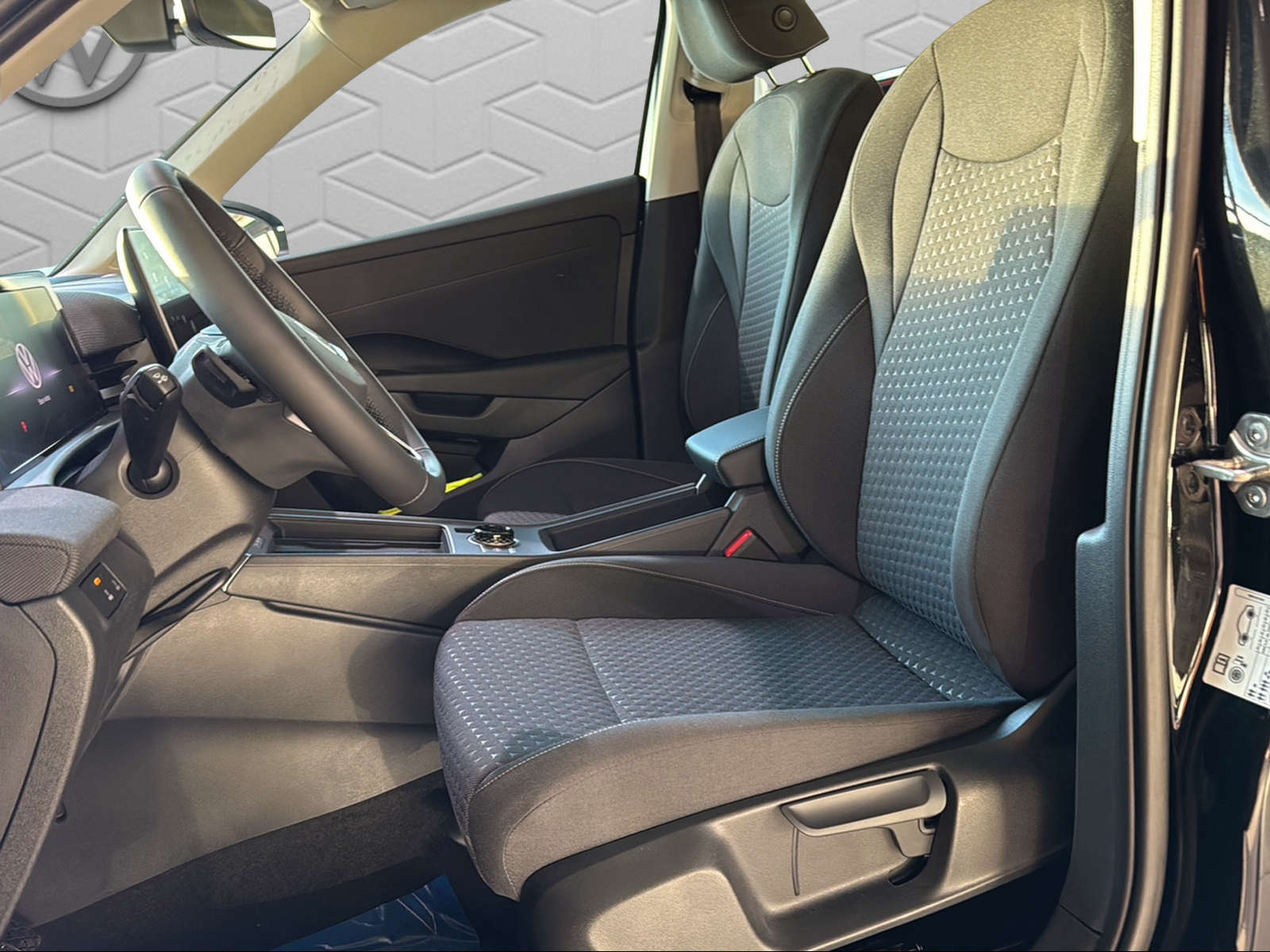 VW T-Roc 1.5 eTSI mHEV Trend DSG-image-6