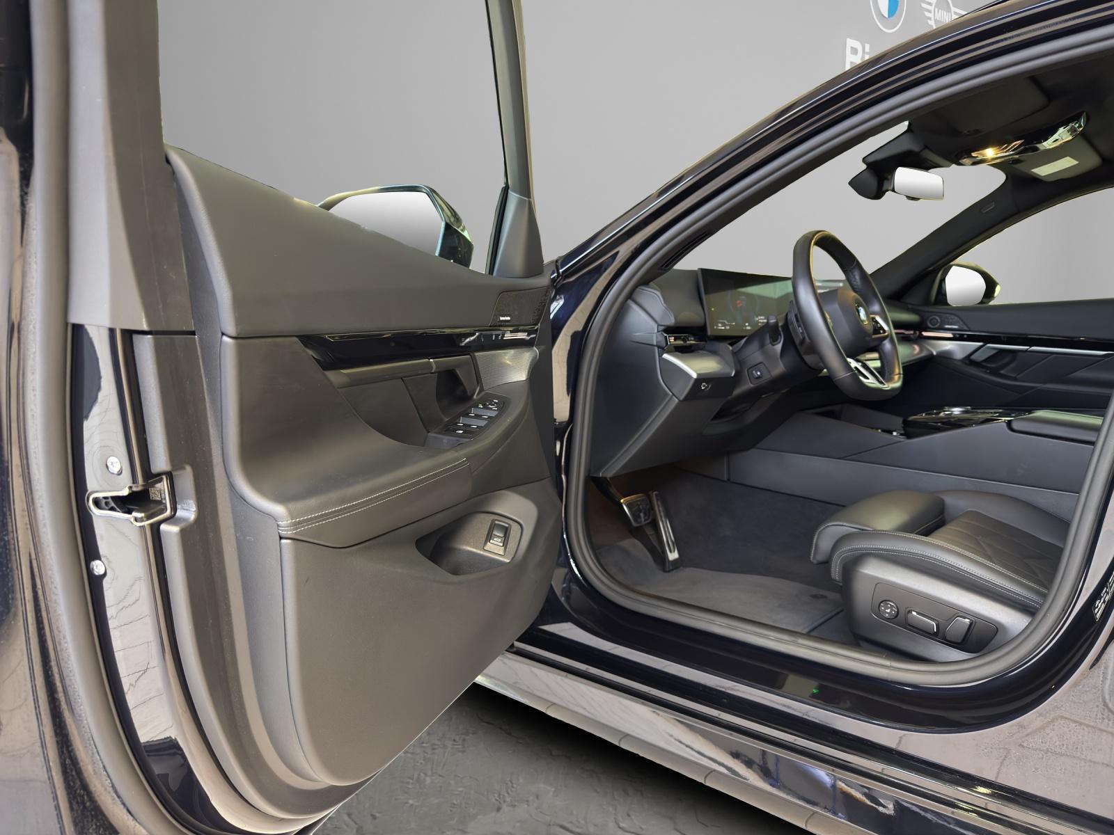 BMW 520d xDrive Touring M-SportPaket-image-9