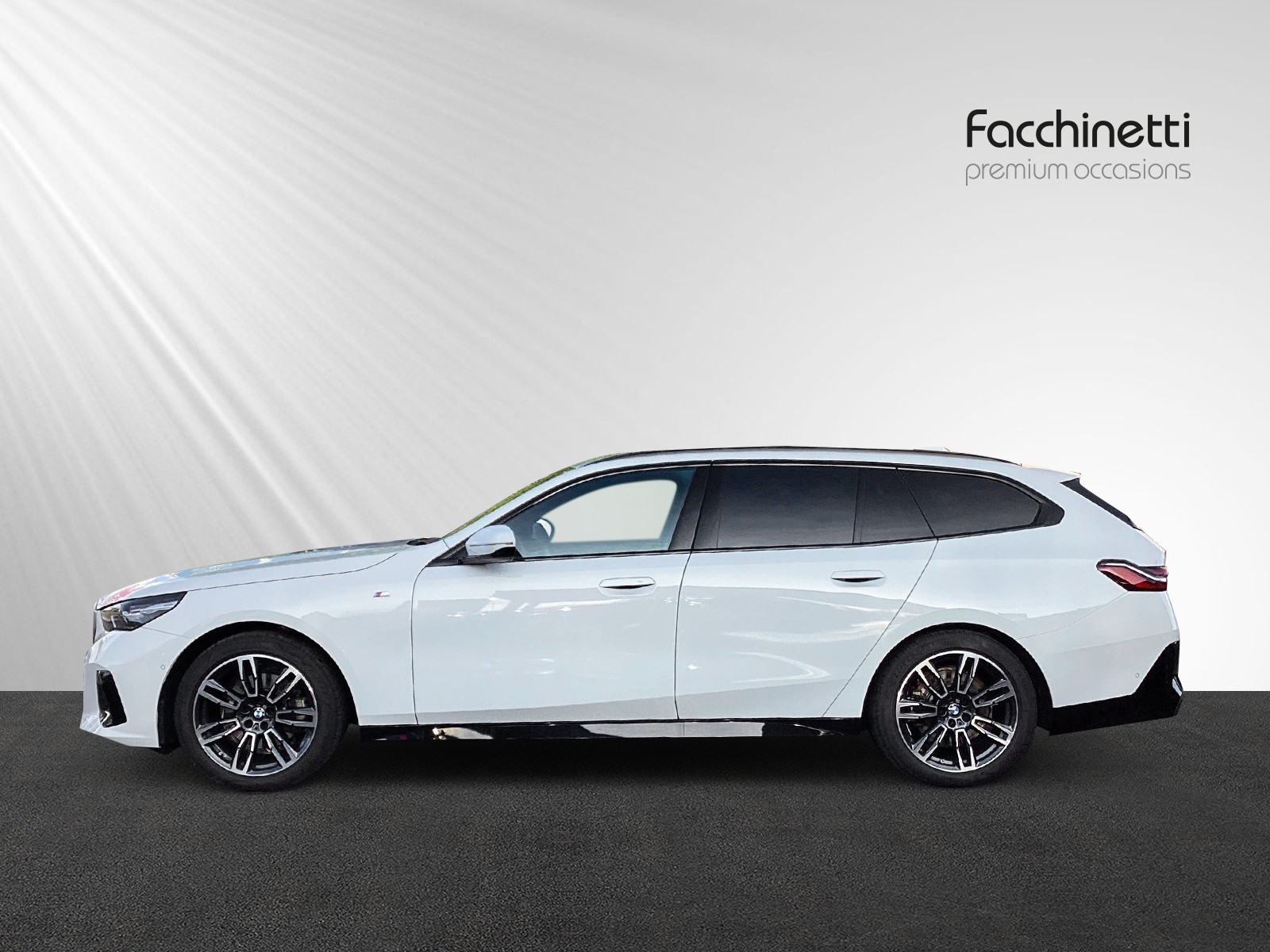 BMW 520d xDrive 48V Touring M Sport Steptronic-image-1