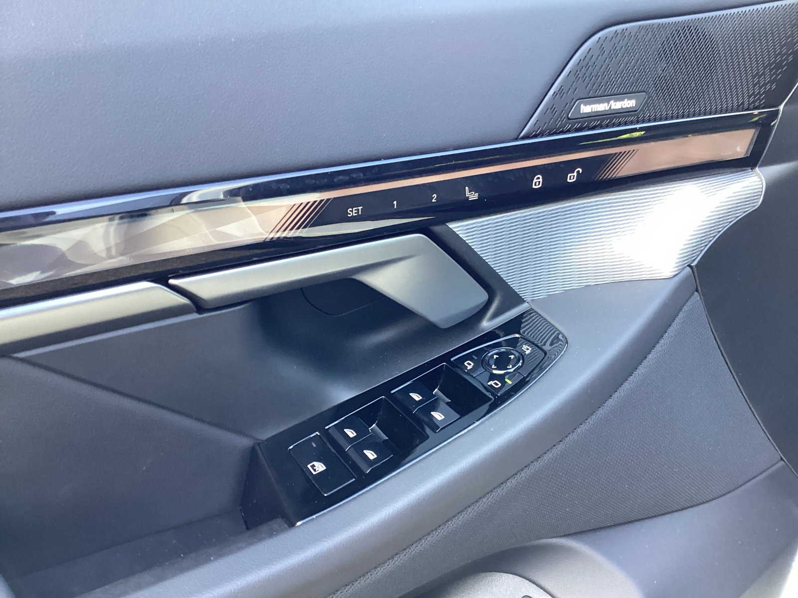 BMW 520d xDrive 48V Touring M Sport Steptronic-image-16