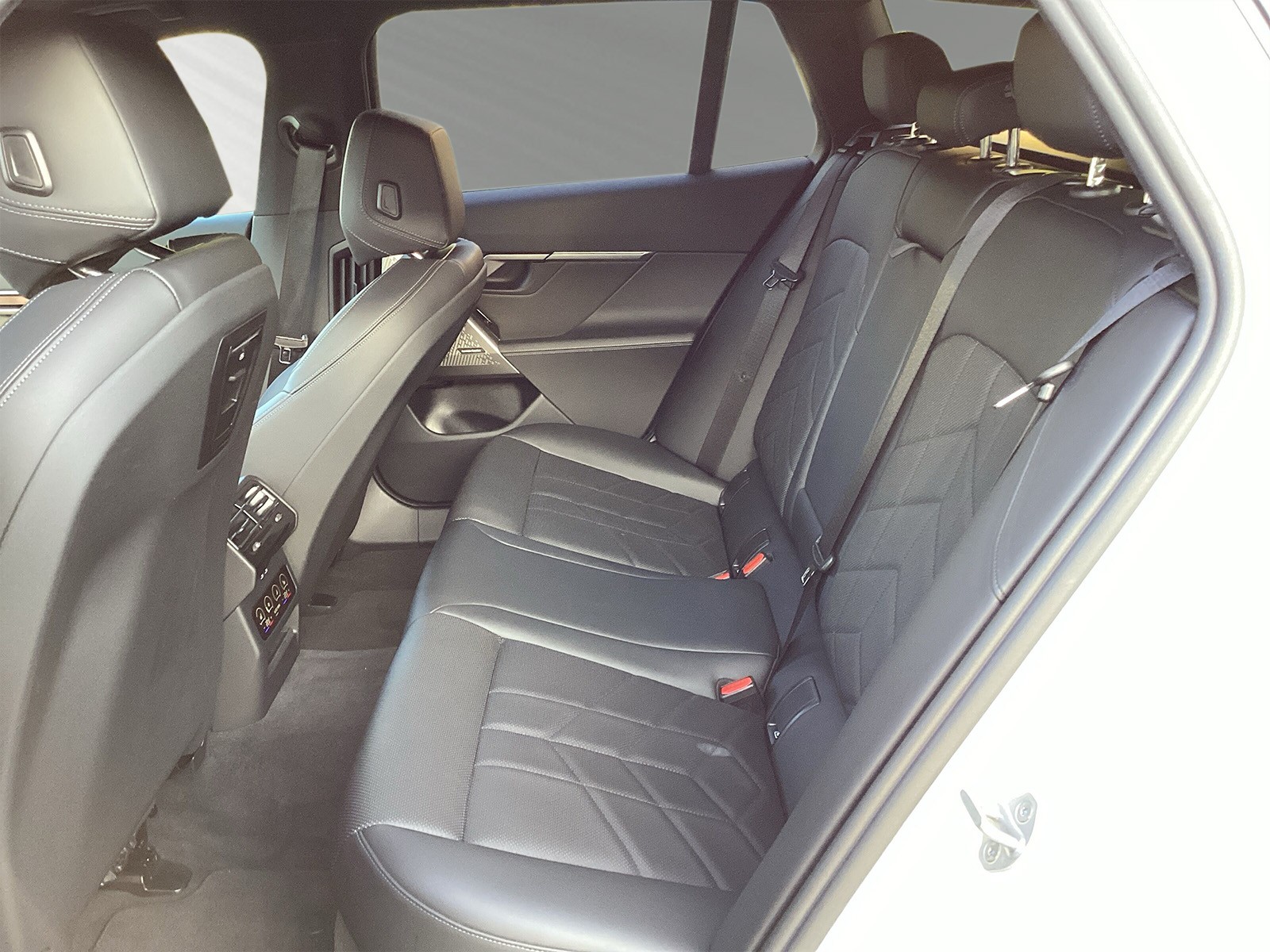 BMW 520d xDrive 48V Touring M Sport Steptronic-image-6
