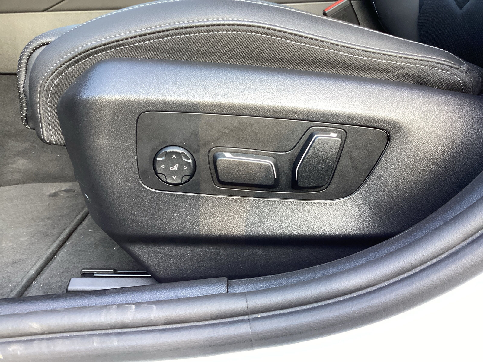 BMW 520d xDrive 48V Touring M Sport Steptronic-image-18