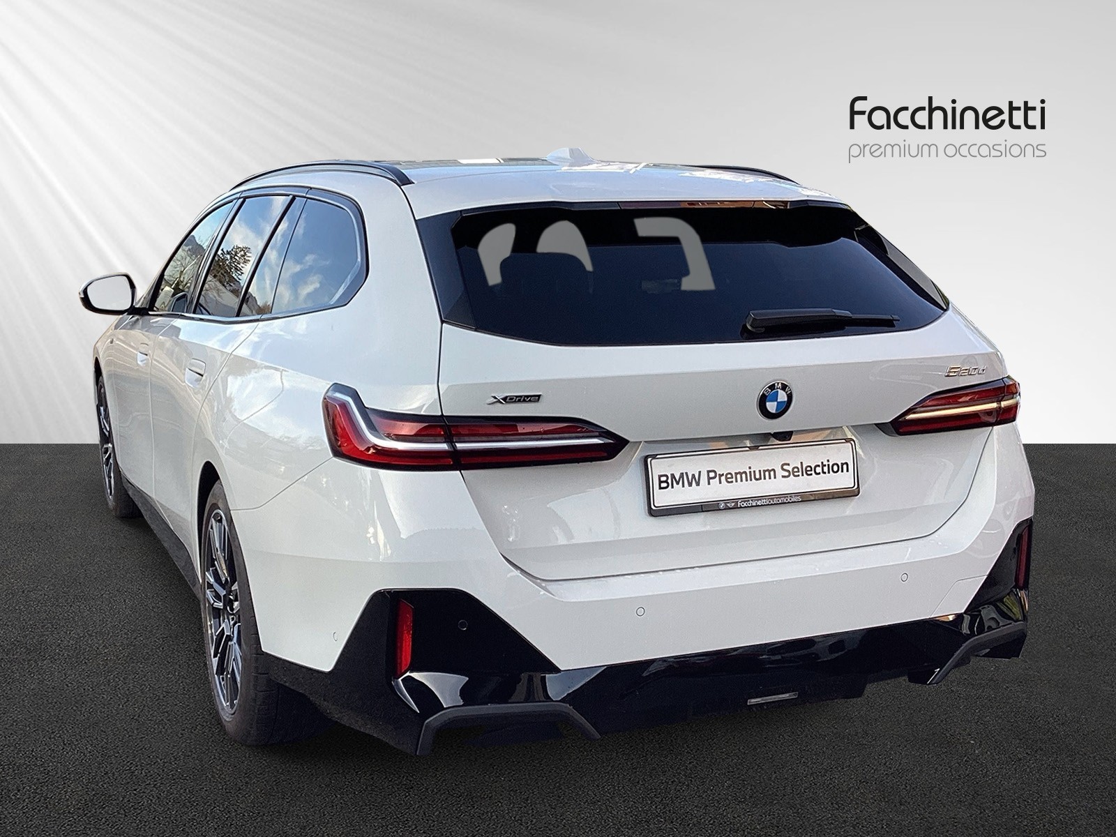 BMW 520d xDrive 48V Touring M Sport Steptronic-image-2