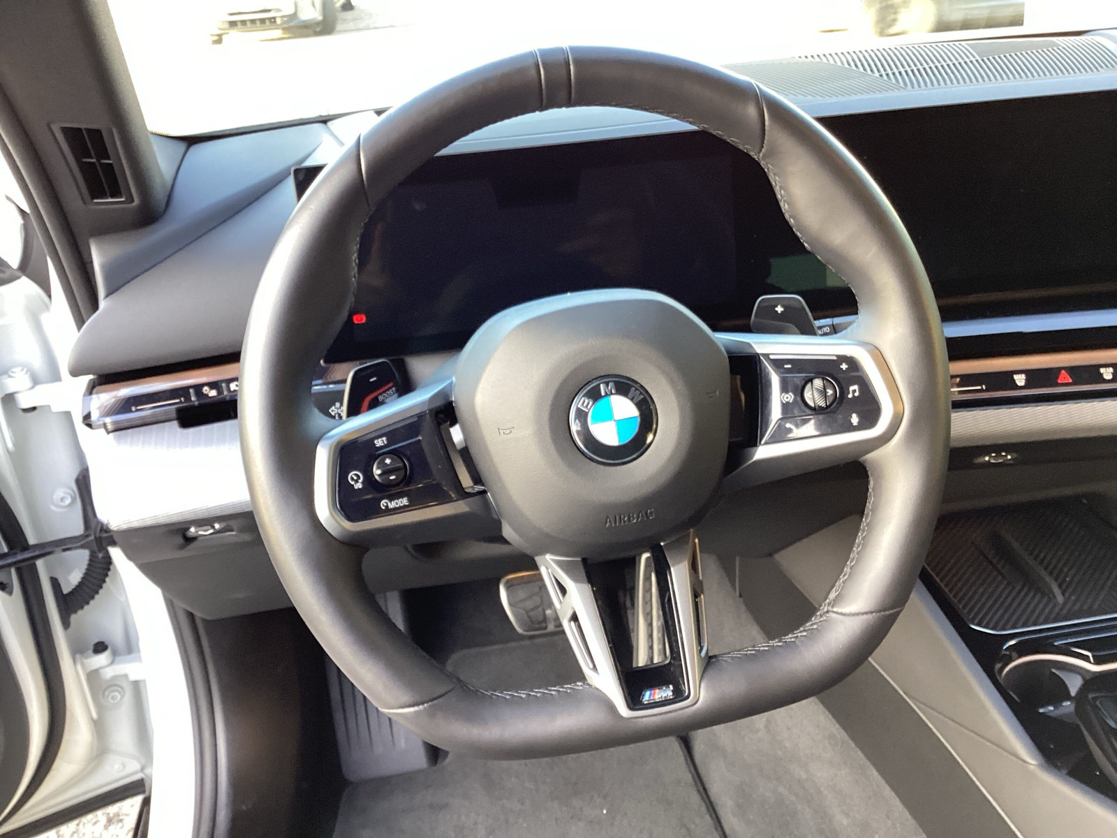 BMW 520d xDrive 48V Touring M Sport Steptronic-image-11