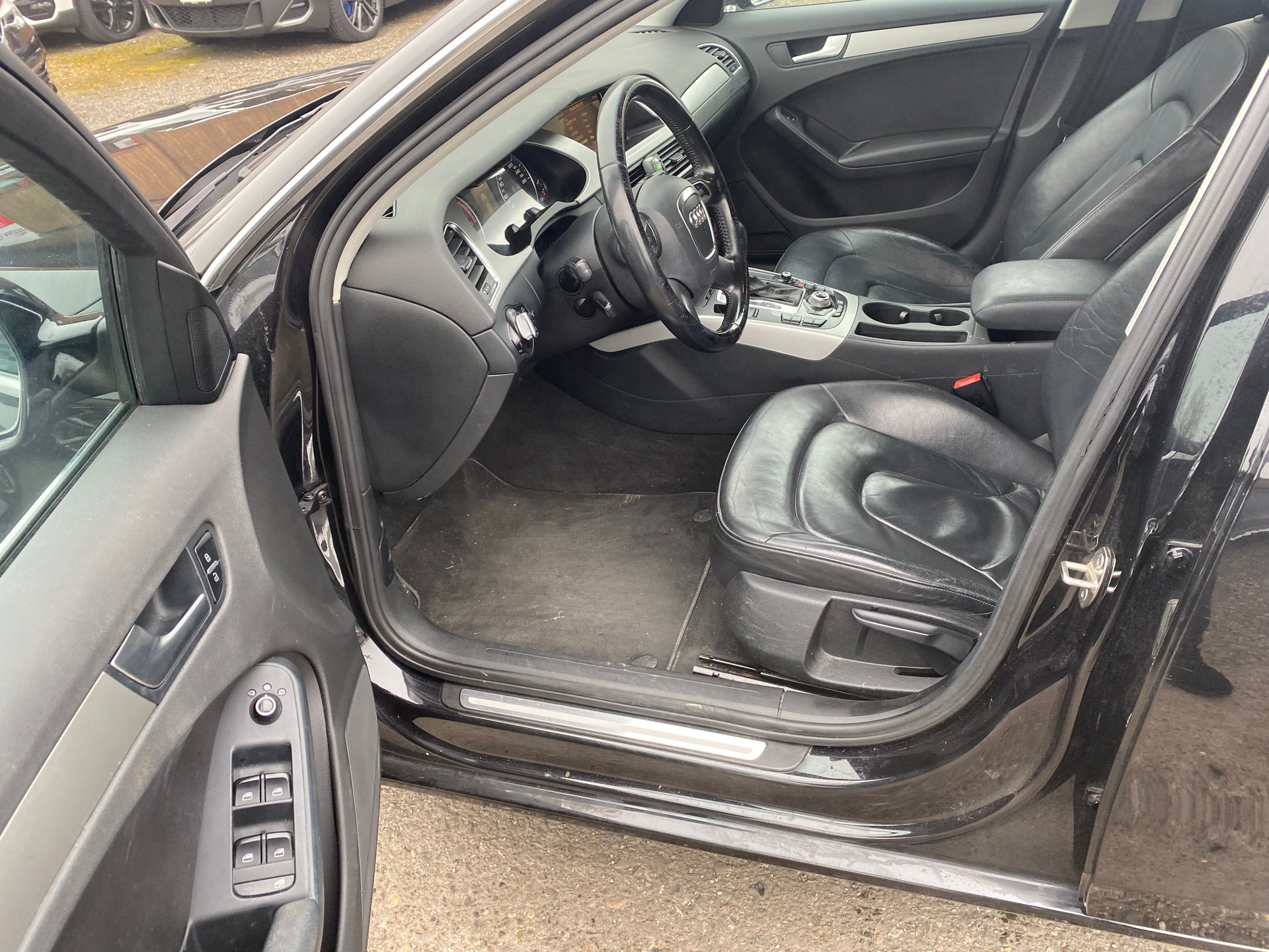 AUDI A4 Avant 2.0 TDI multitronic-image-7