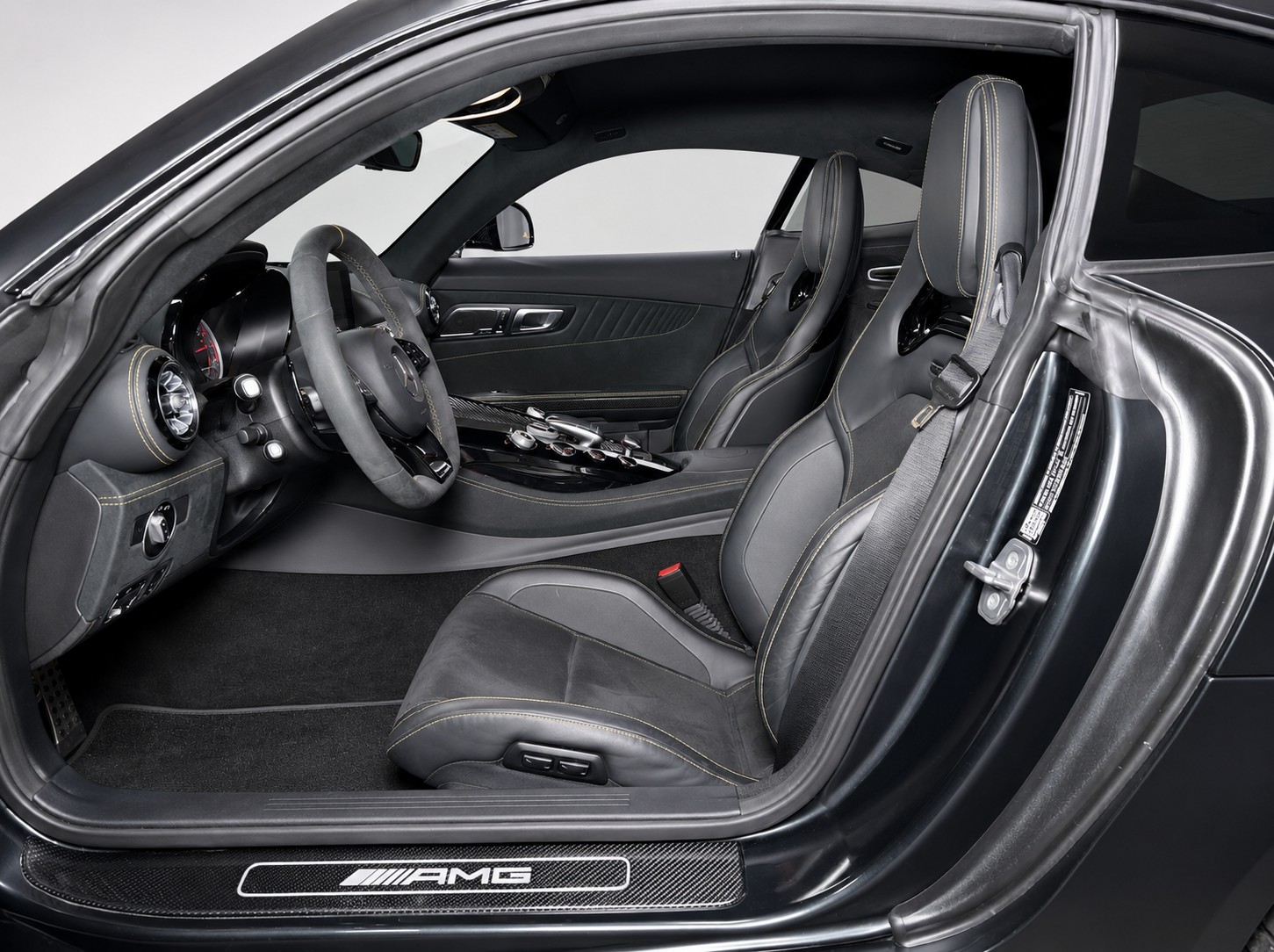 MERCEDES-BENZ AMG GT R Coupé CH FAHRZEUG-image-6