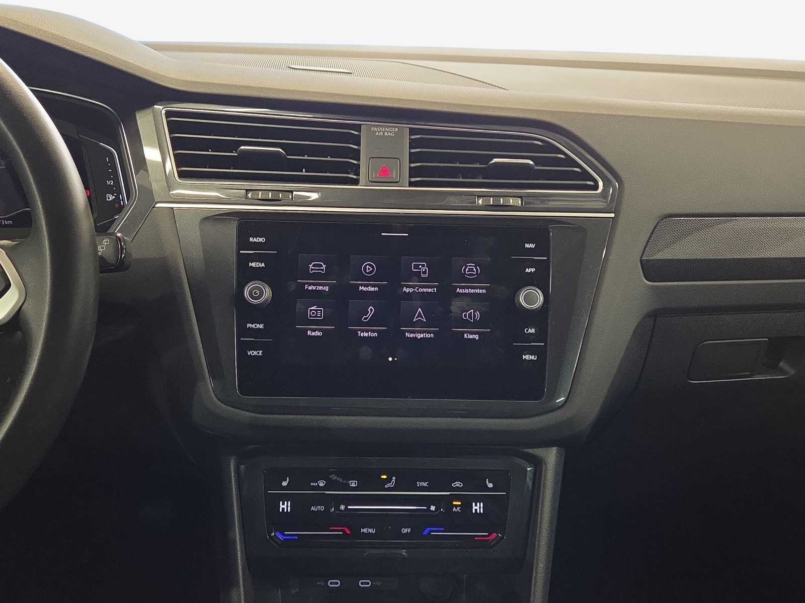 VW Tiguan 2.0 TDI SCR Elegance 4Motion DSG-image-15