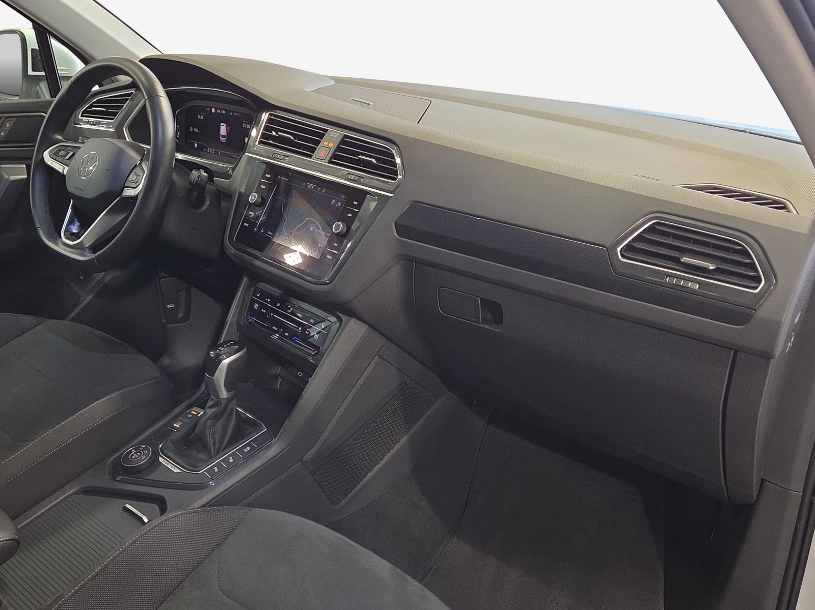 VW Tiguan 2.0 TDI SCR Elegance 4Motion DSG-image-13