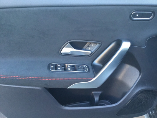 MERCEDES-BENZ A 220 4Matic 8G-DCT-image-9