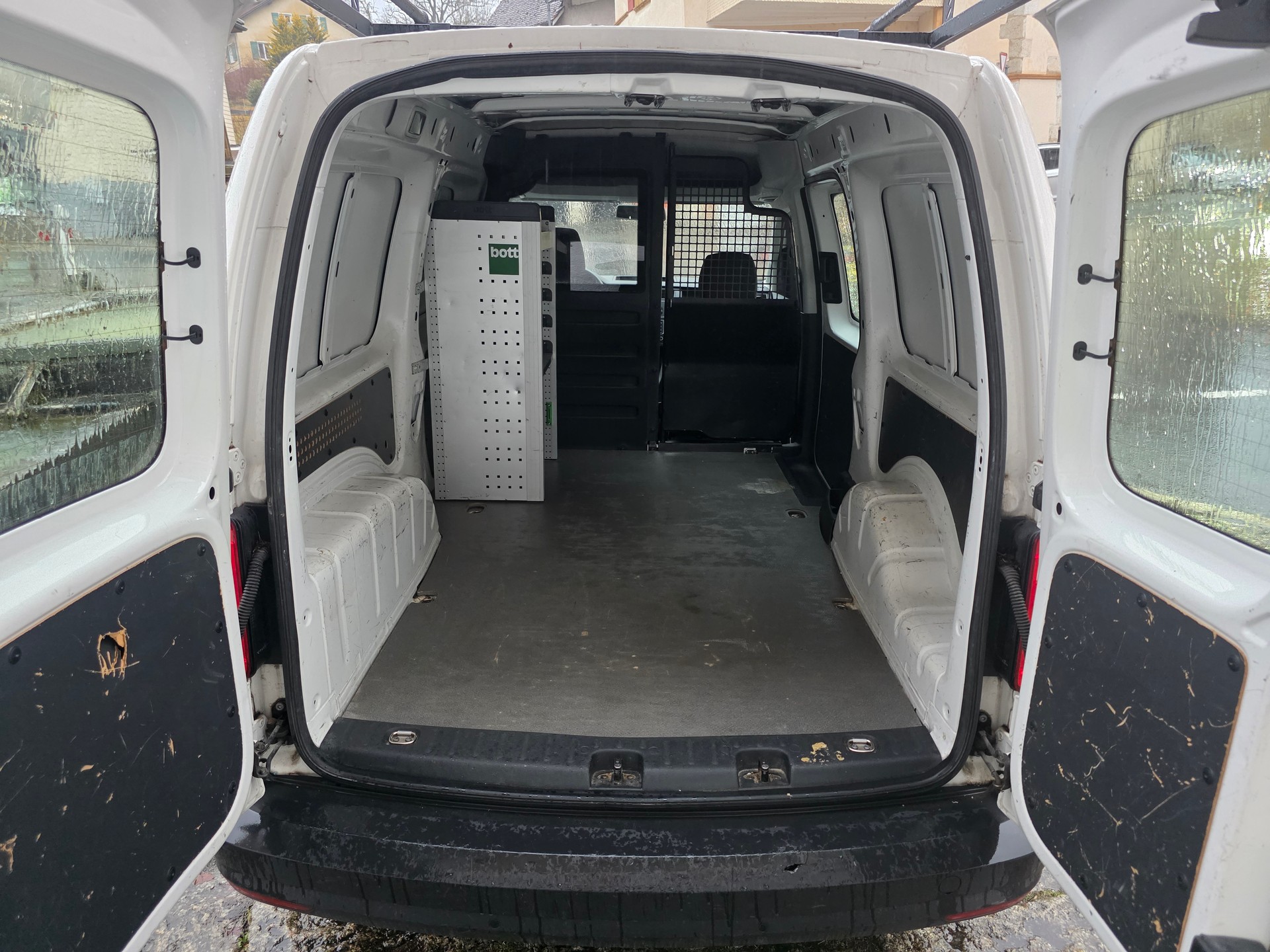 VW Caddy Maxi 1.4TGI BlueMotion Technology-image-9