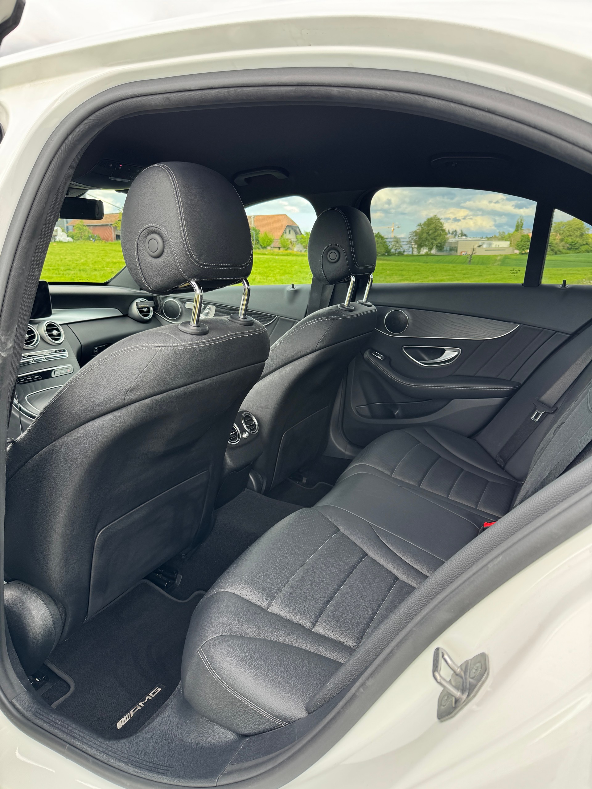 MERCEDES-BENZ C 200 Swiss Star AMG Line 4Matic 9G-Tronic-image-14