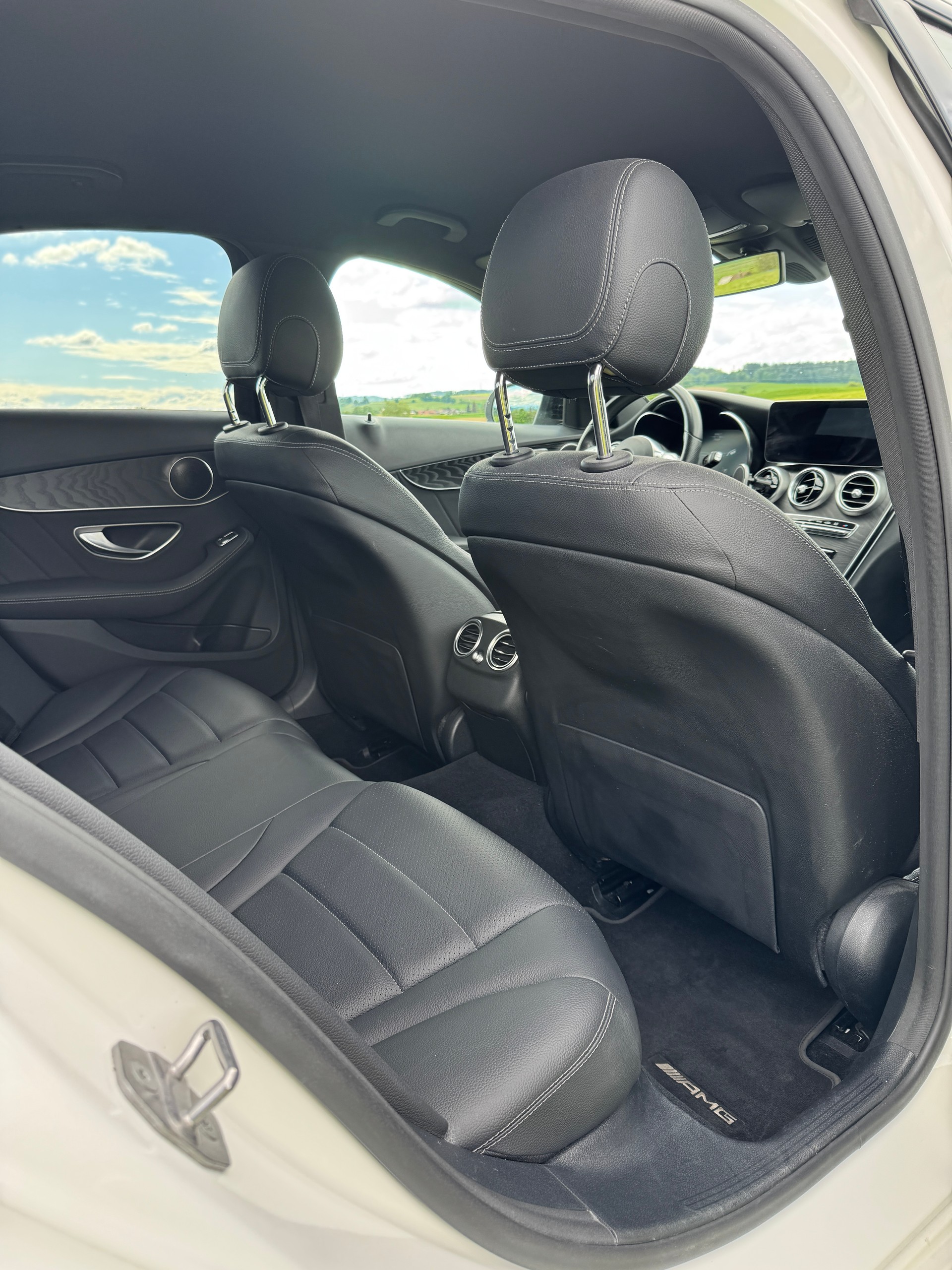 MERCEDES-BENZ C 200 Swiss Star AMG Line 4Matic 9G-Tronic-image-15