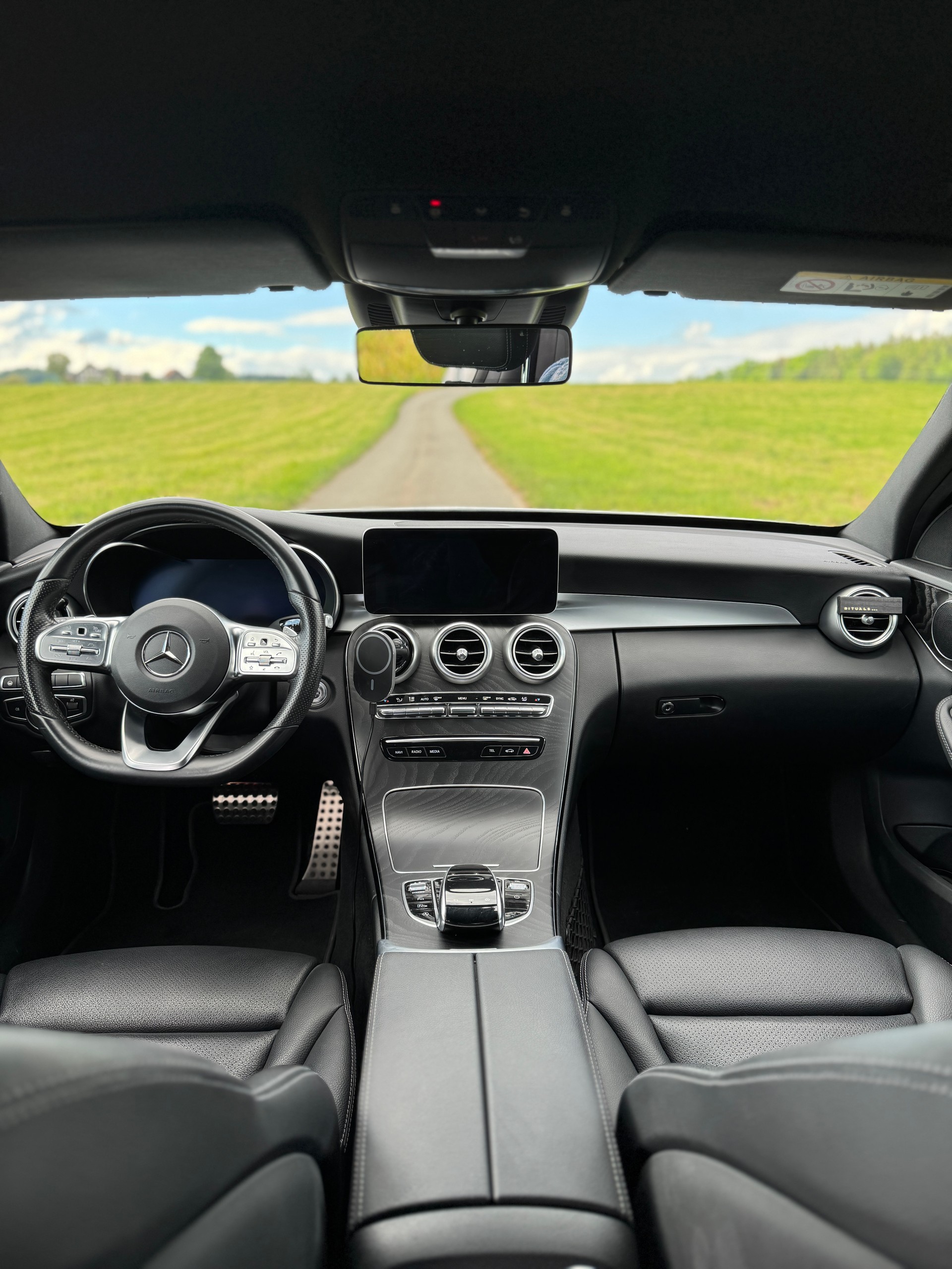 MERCEDES-BENZ C 200 Swiss Star AMG Line 4Matic 9G-Tronic-image-10