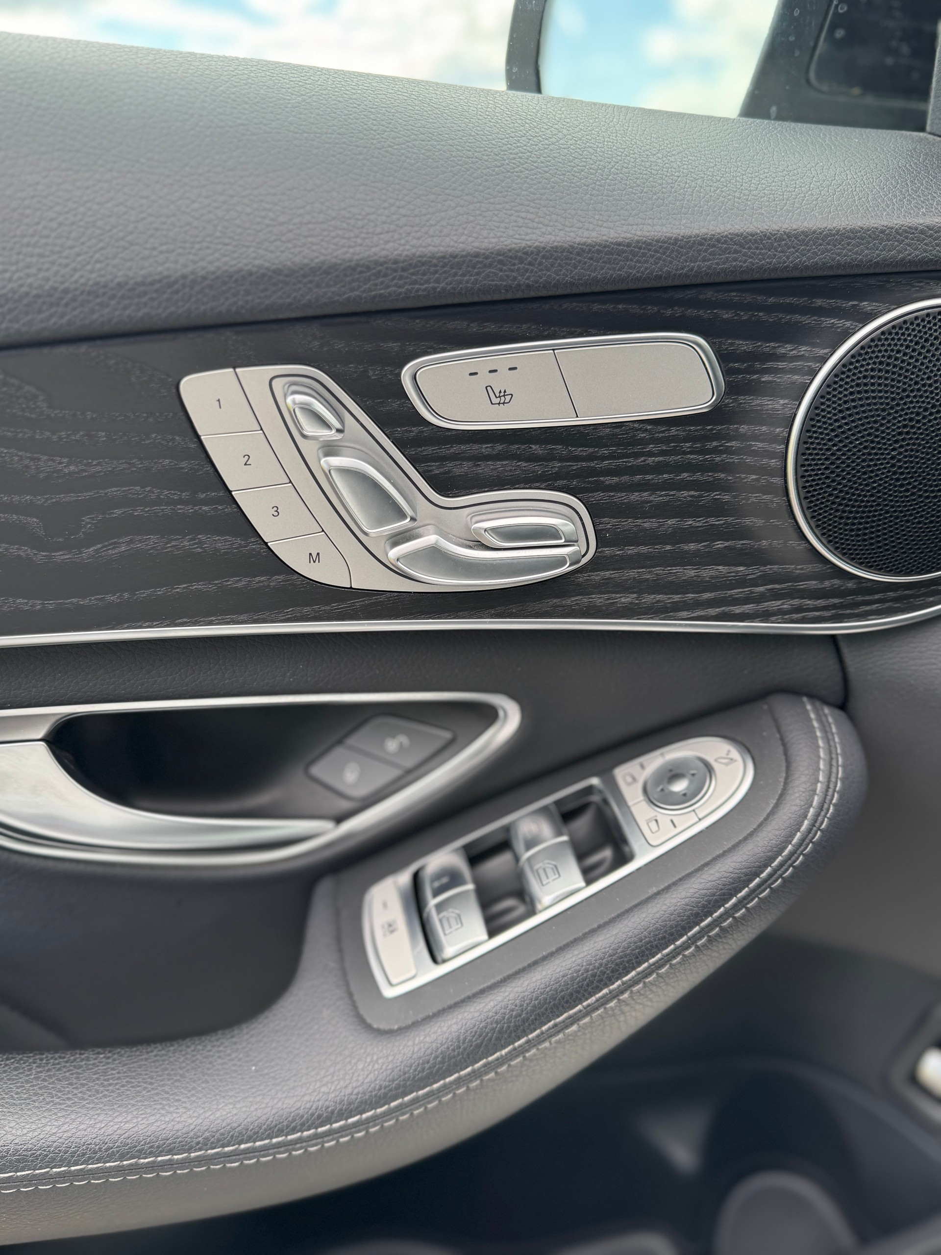 MERCEDES-BENZ C 200 Swiss Star AMG Line 4Matic 9G-Tronic-image-13