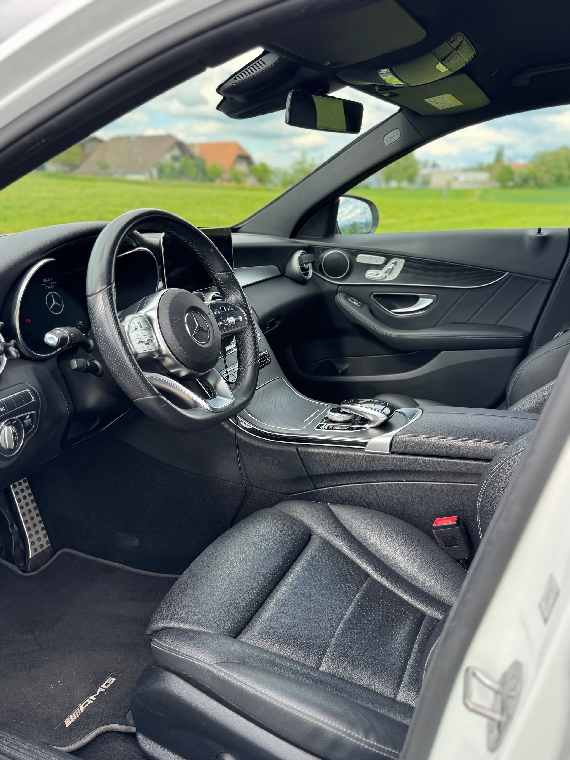 MERCEDES-BENZ C 200 Swiss Star AMG Line 4Matic 9G-Tronic-image-11