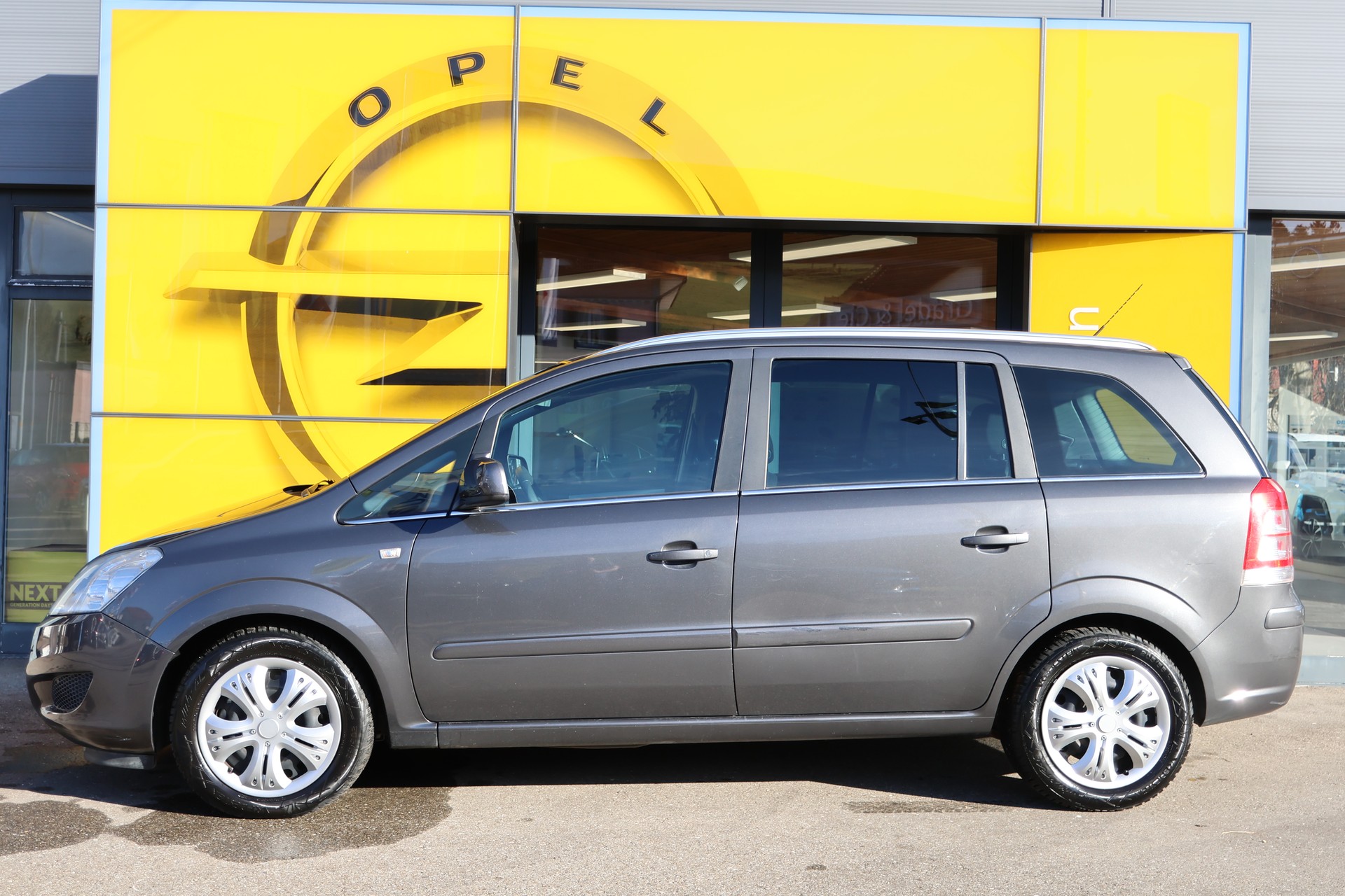 OPEL Zafira 2.2i Enjoy 7Pätzer-image-1