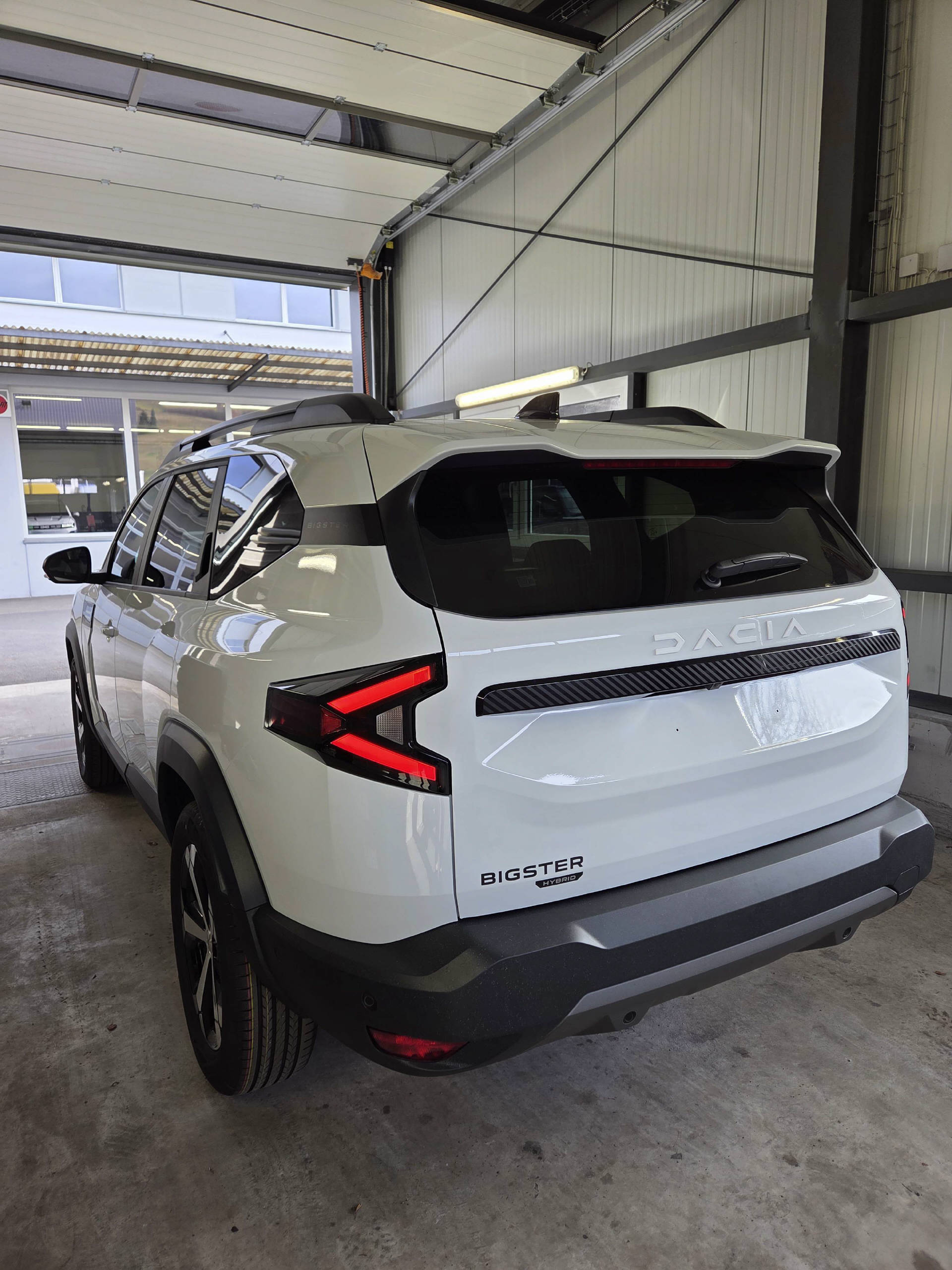 DACIA Bigster 1.8 Hybrid Journey-image-2