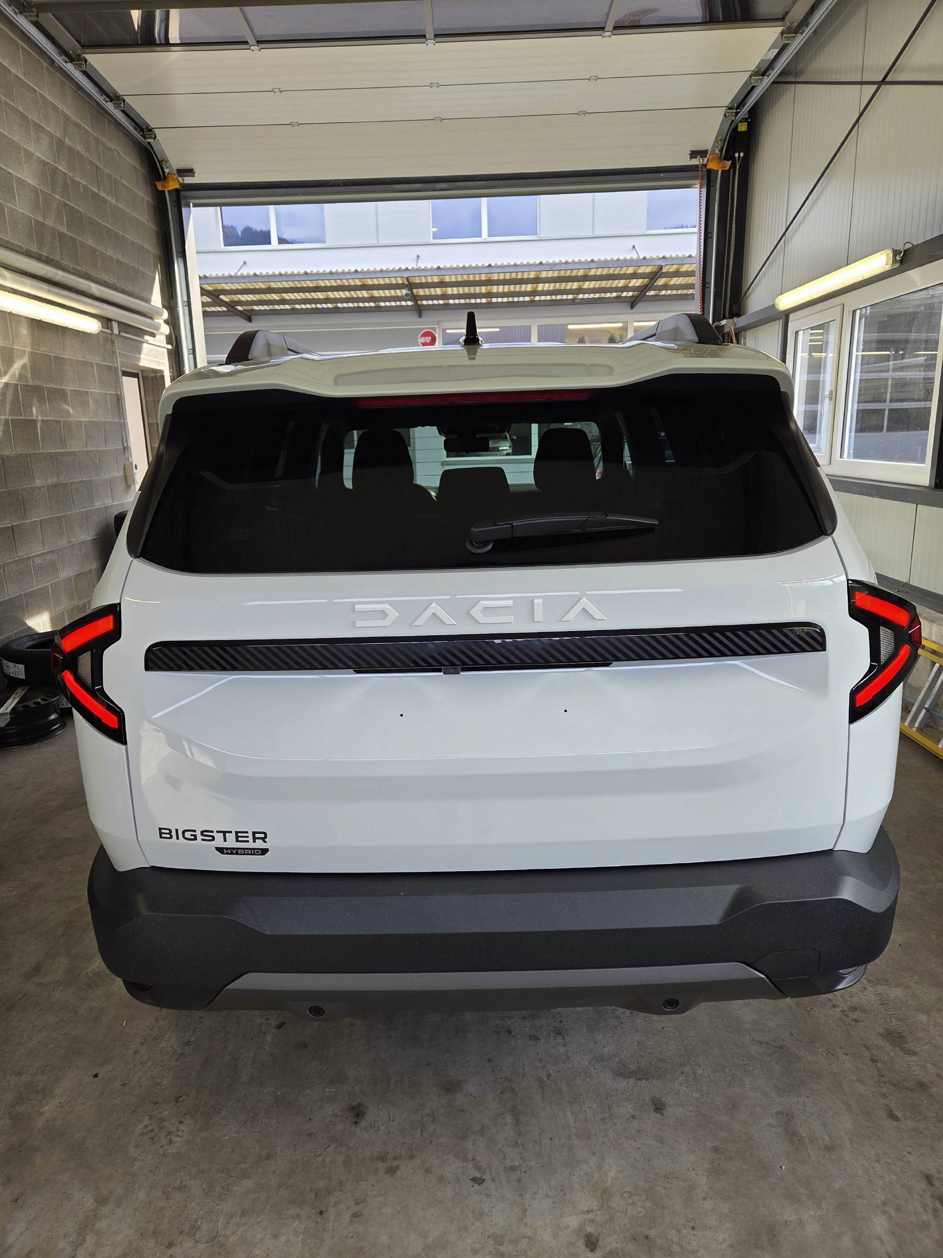 DACIA Bigster 1.8 Hybrid Journey-image-3