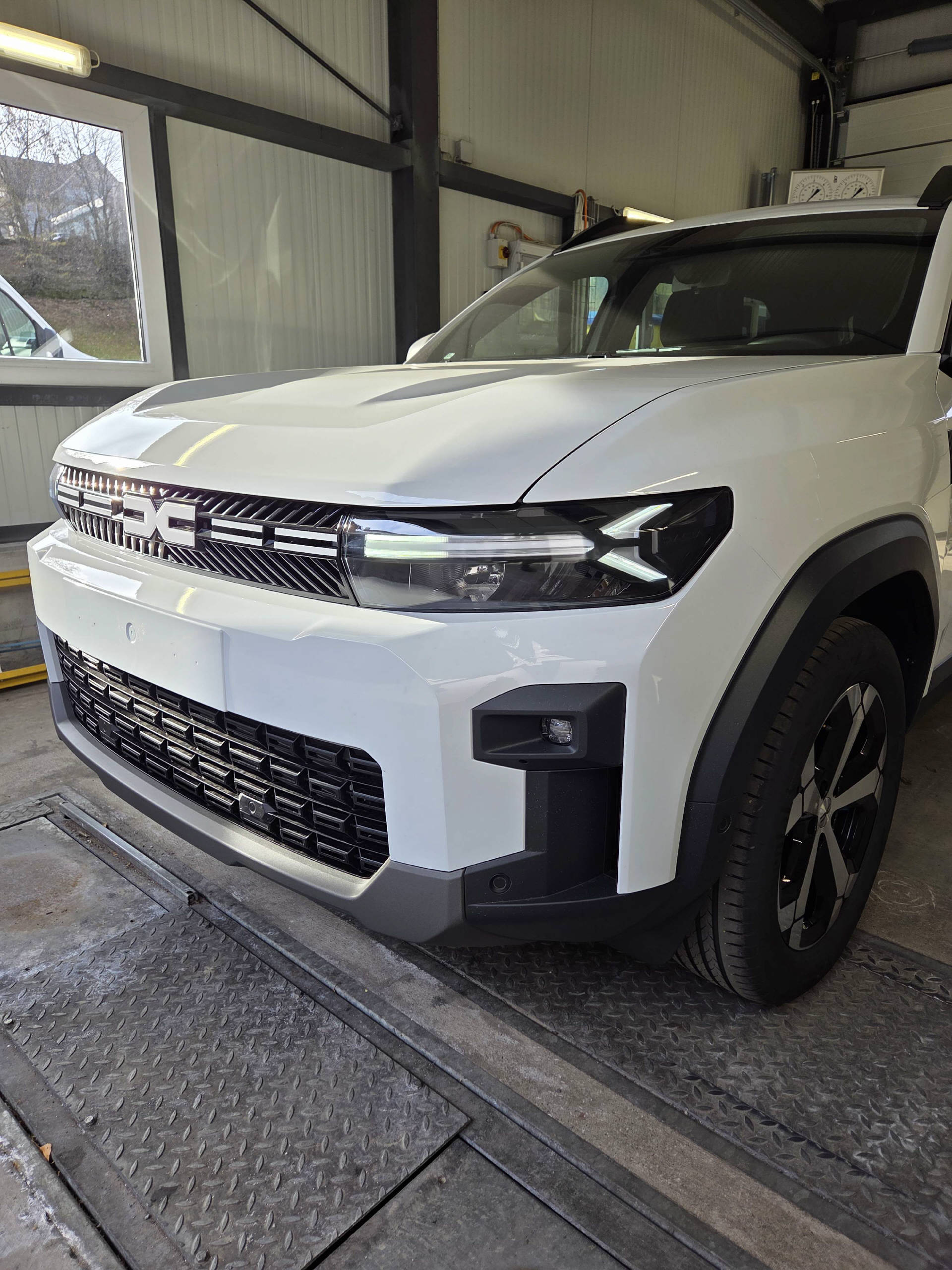 DACIA Bigster 1.8 Hybrid Journey-image-13