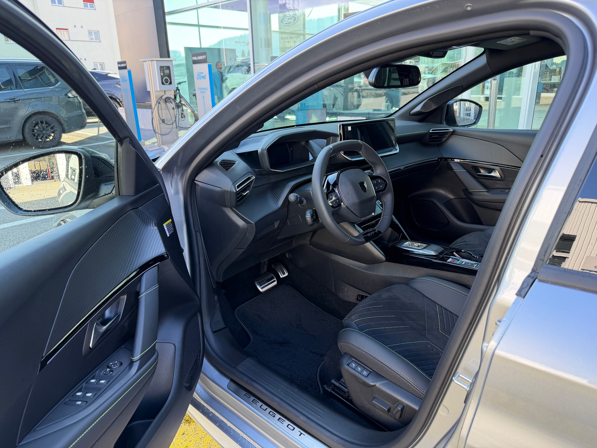 PEUGEOT 208 1.2 MHEV 145 GT-image-8