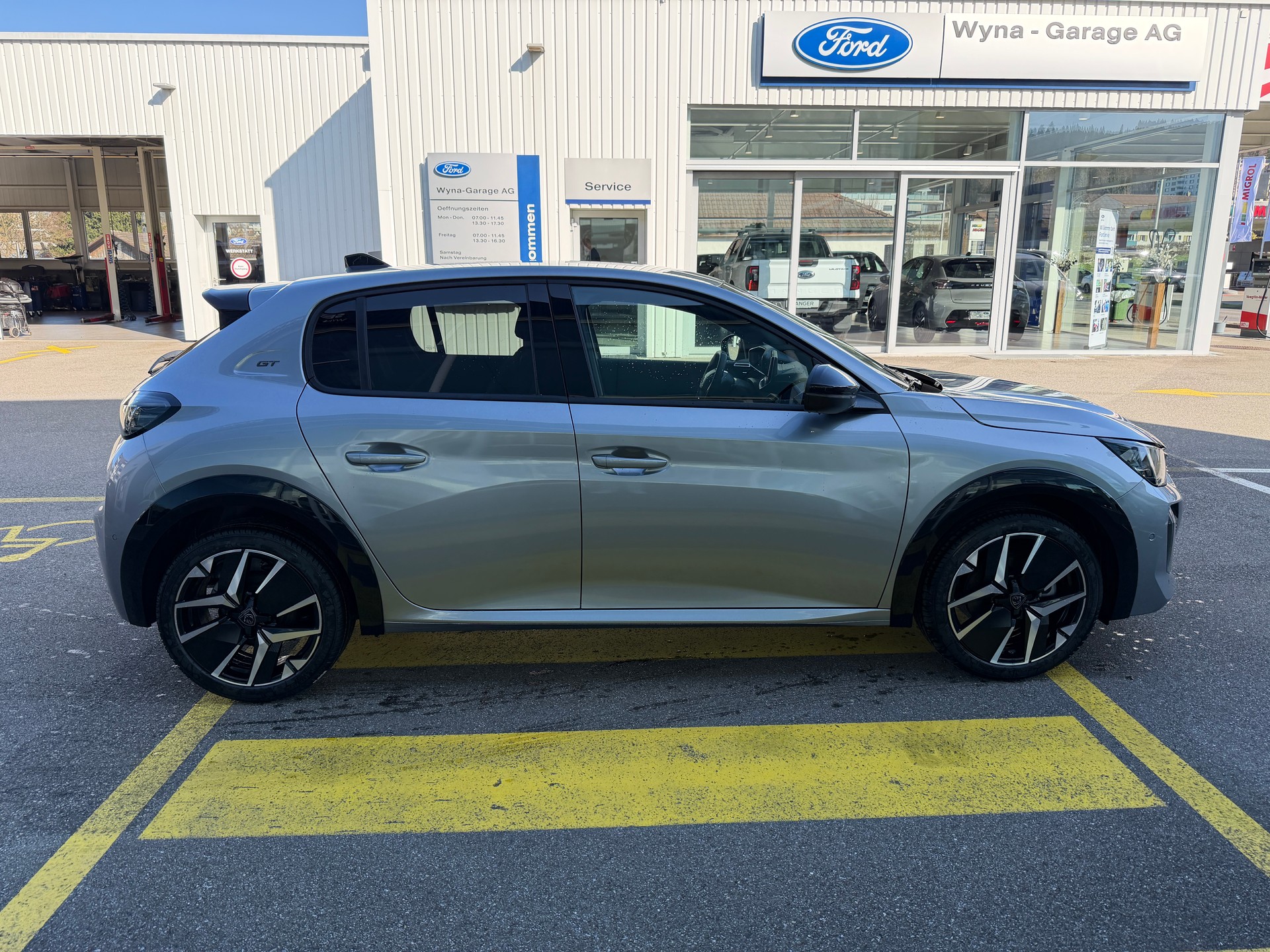 PEUGEOT 208 1.2 MHEV 145 GT-image-4