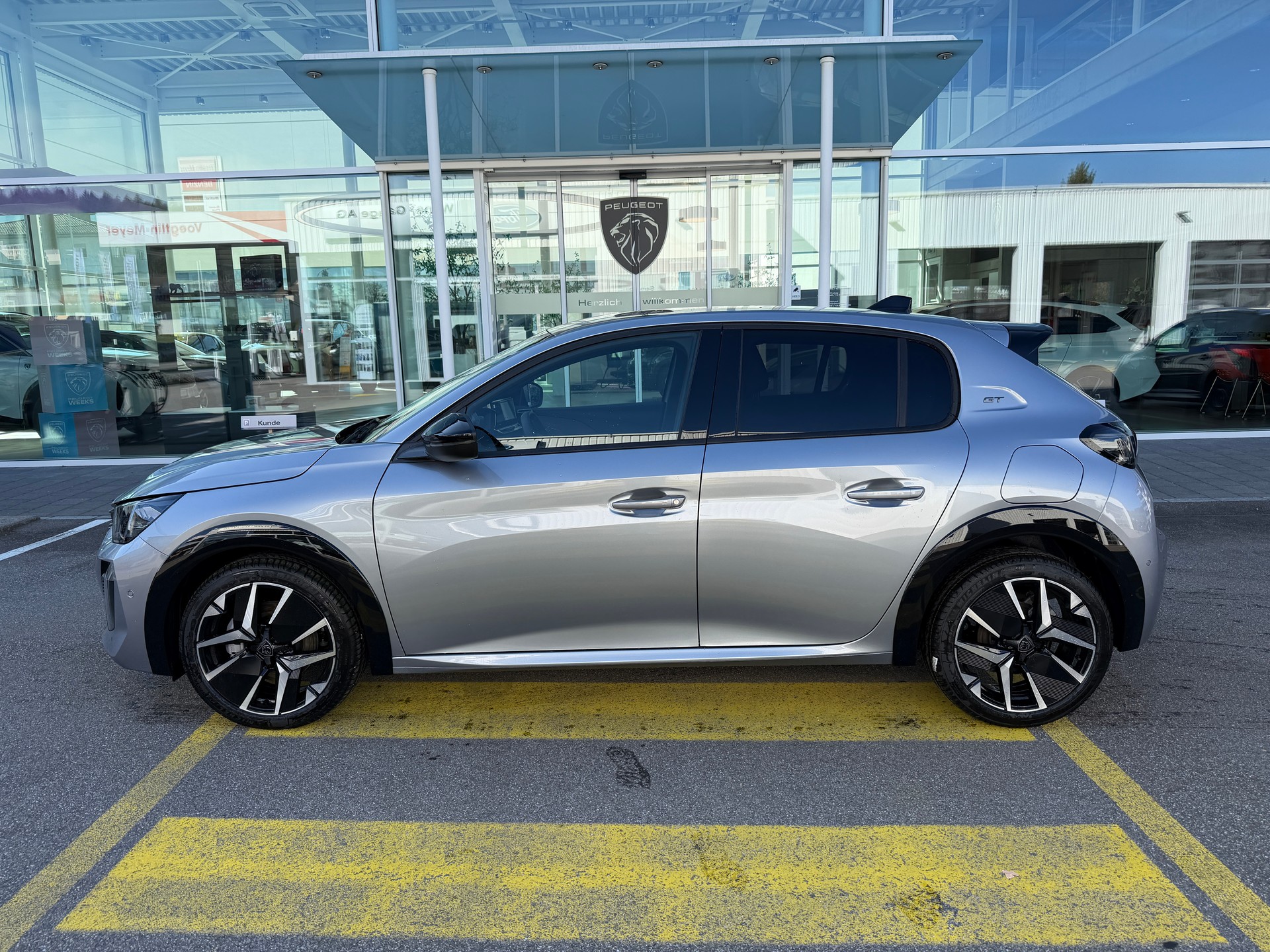 PEUGEOT 208 1.2 MHEV 145 GT-image-0