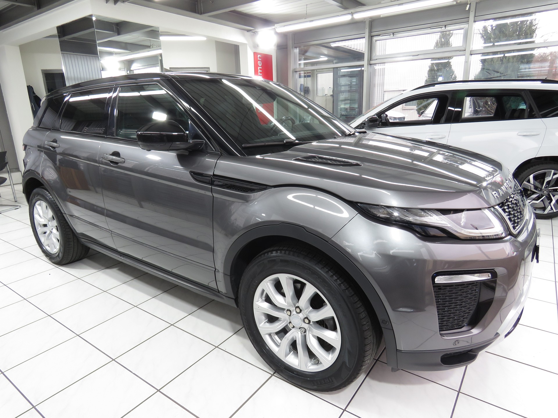 LAND ROVER Range Rover Evoque 2.0 Si4 HSE Dynamic AT9 (Automat)-image-2