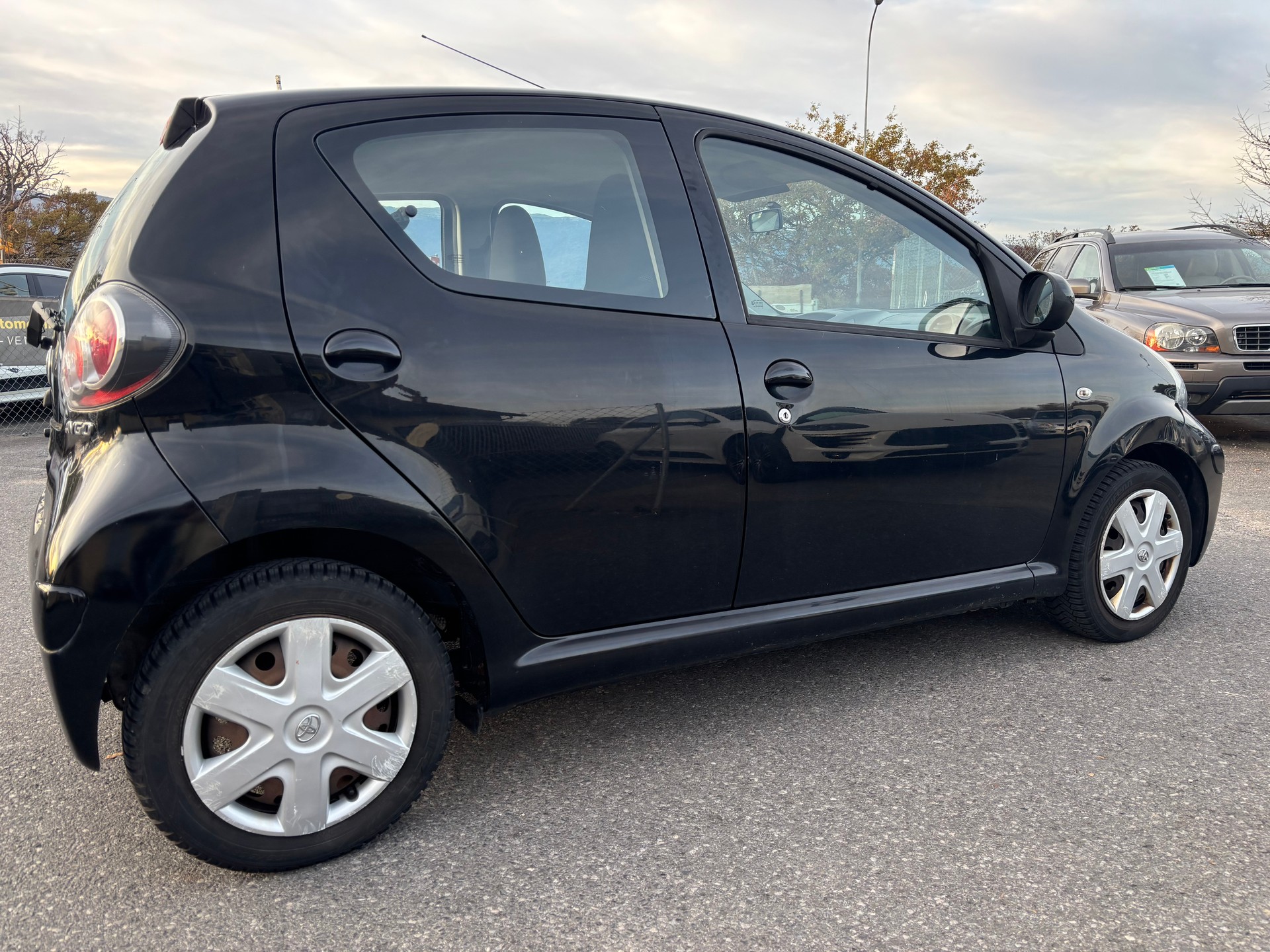 TOYOTA Aygo 1.0 Linea Luna-image-3