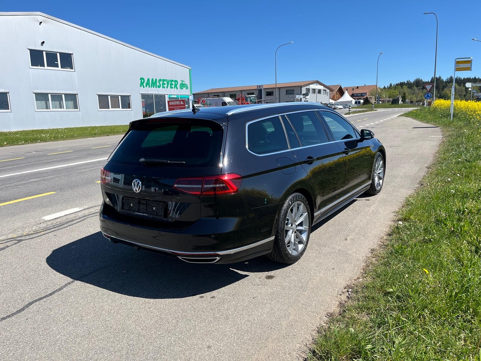 VW Passat Variant 2.0 TDI BMT Highline DSG 4Motion-image-5