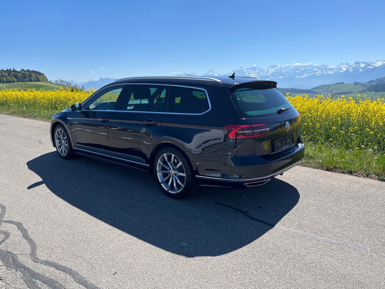 VW Passat Variant 2.0 TDI BMT Highline DSG 4Motion-image-3