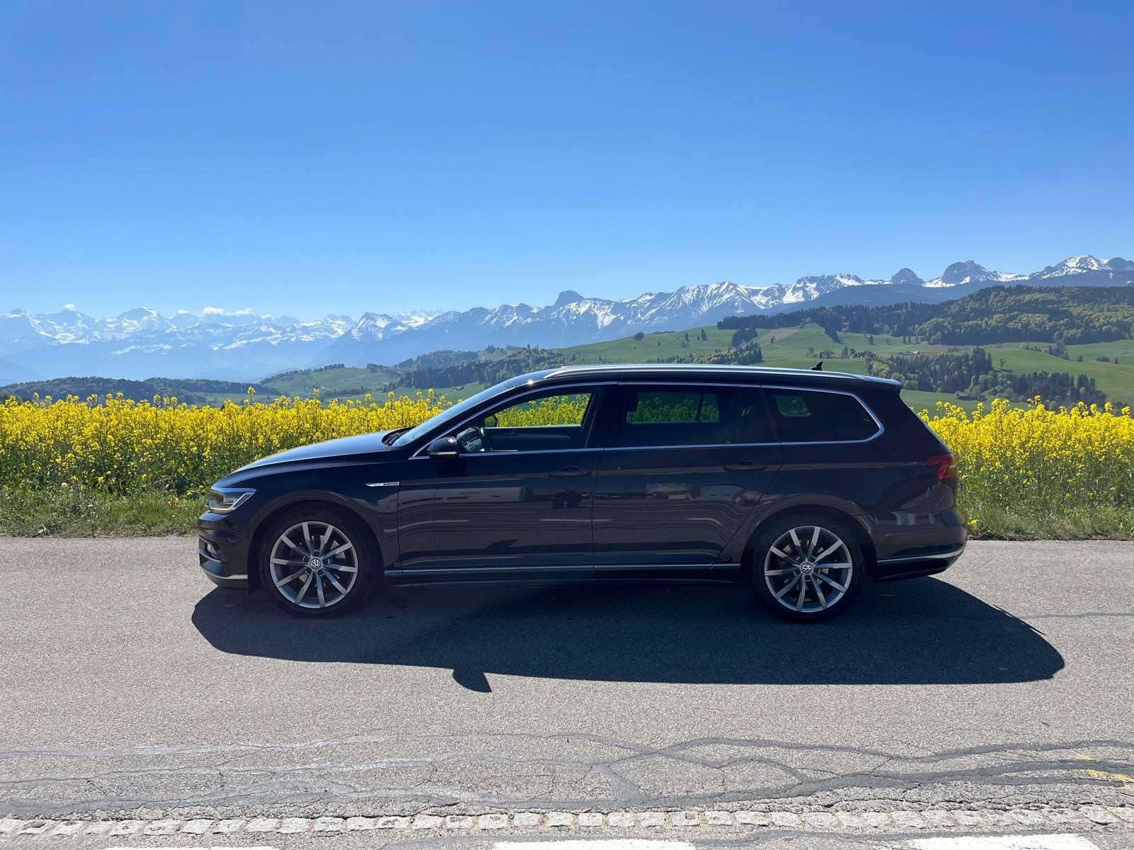VW Passat Variant 2.0 TDI BMT Highline DSG 4Motion-image-2