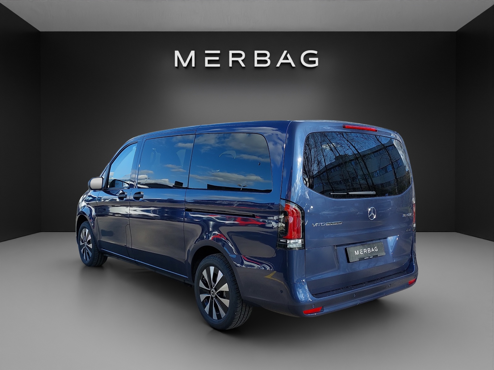 MERCEDES-BENZ Vito 116 CDI Lang Tourer 9G-Tronic 4M Select-image-4