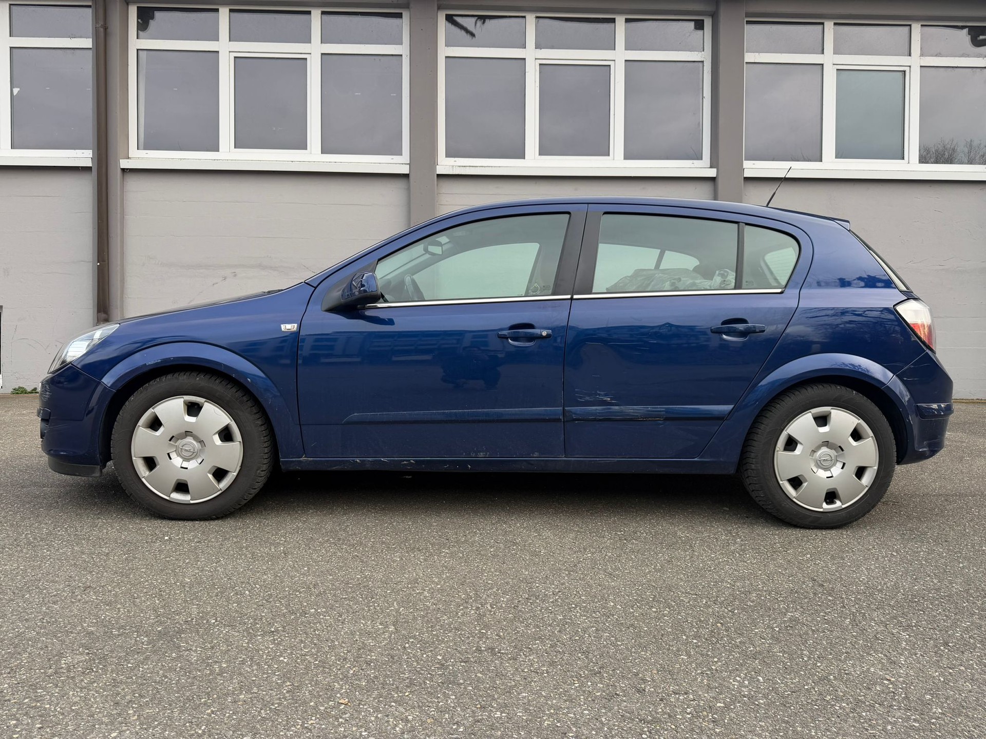 OPEL Astra 1.8i 16V Essentia-image-13