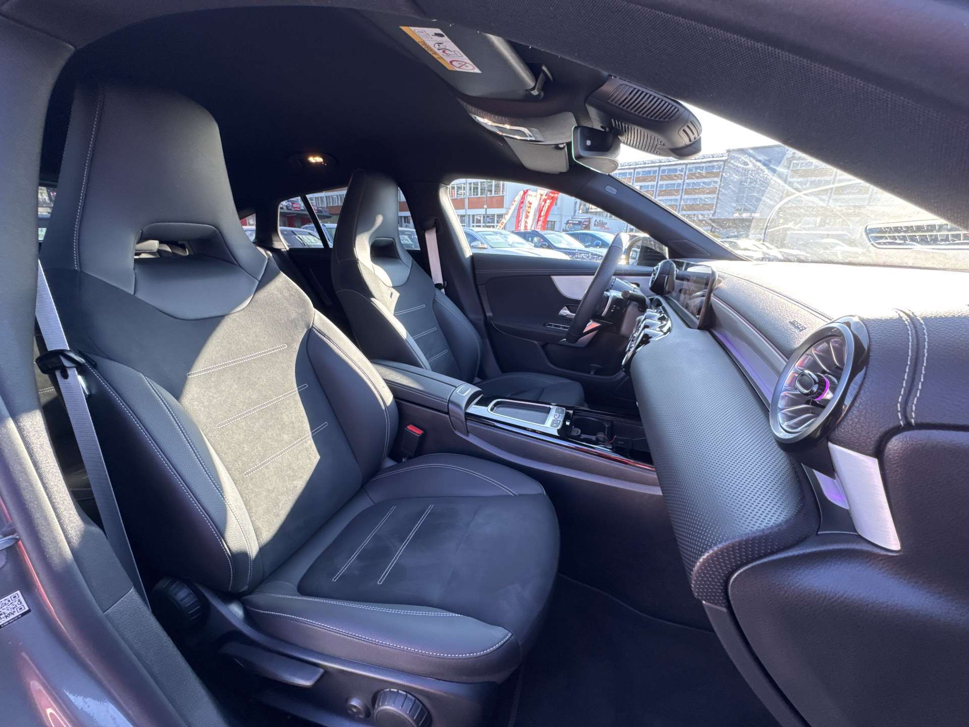MERCEDES-BENZ CLA Shooting Brake 200 AMG Line Advanced Plus DCT-Automat-image-12