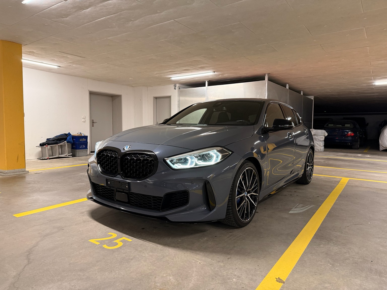 BMW M135i xDrive Steptronic-image-0