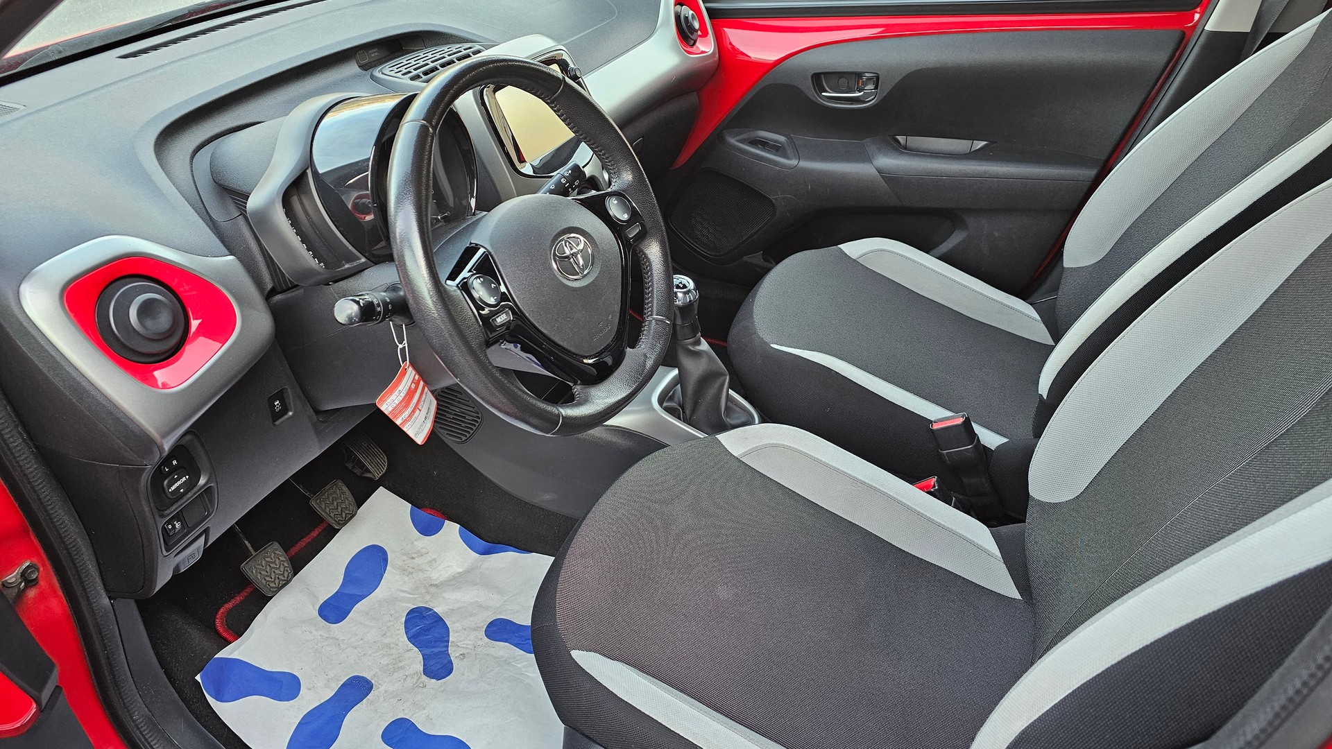 TOYOTA Aygo 1.2 VVT-i x-play-image-8