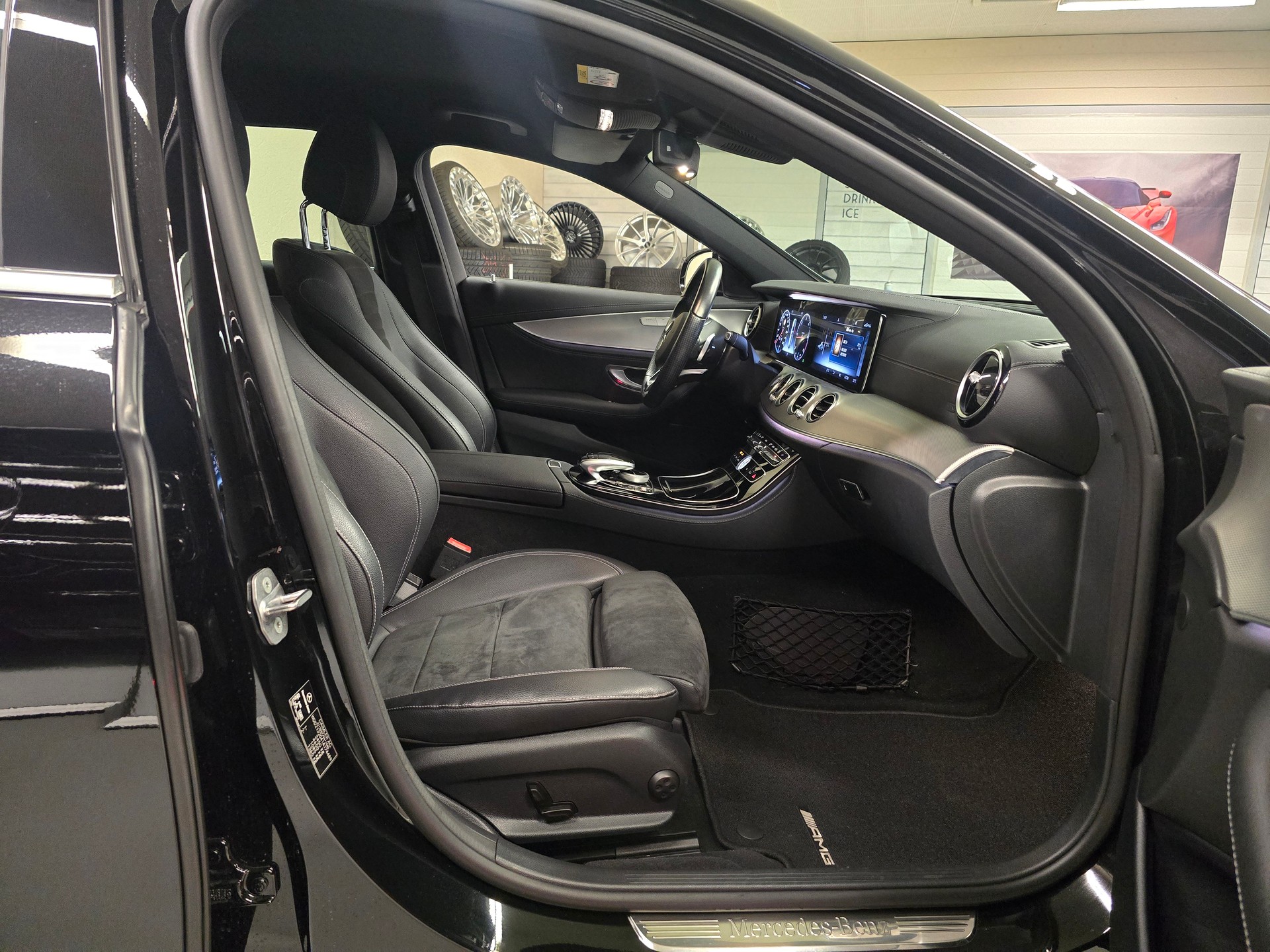 MERCEDES-BENZ E 220 d AMG Line 9G-Tronic-image-8