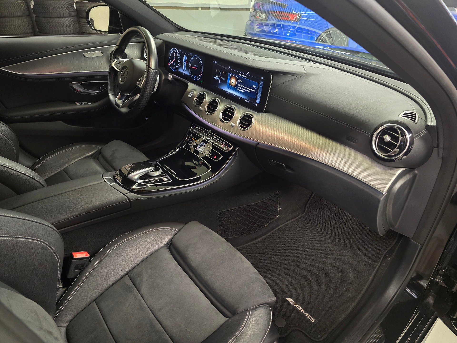 MERCEDES-BENZ E 220 d AMG Line 9G-Tronic-image-14
