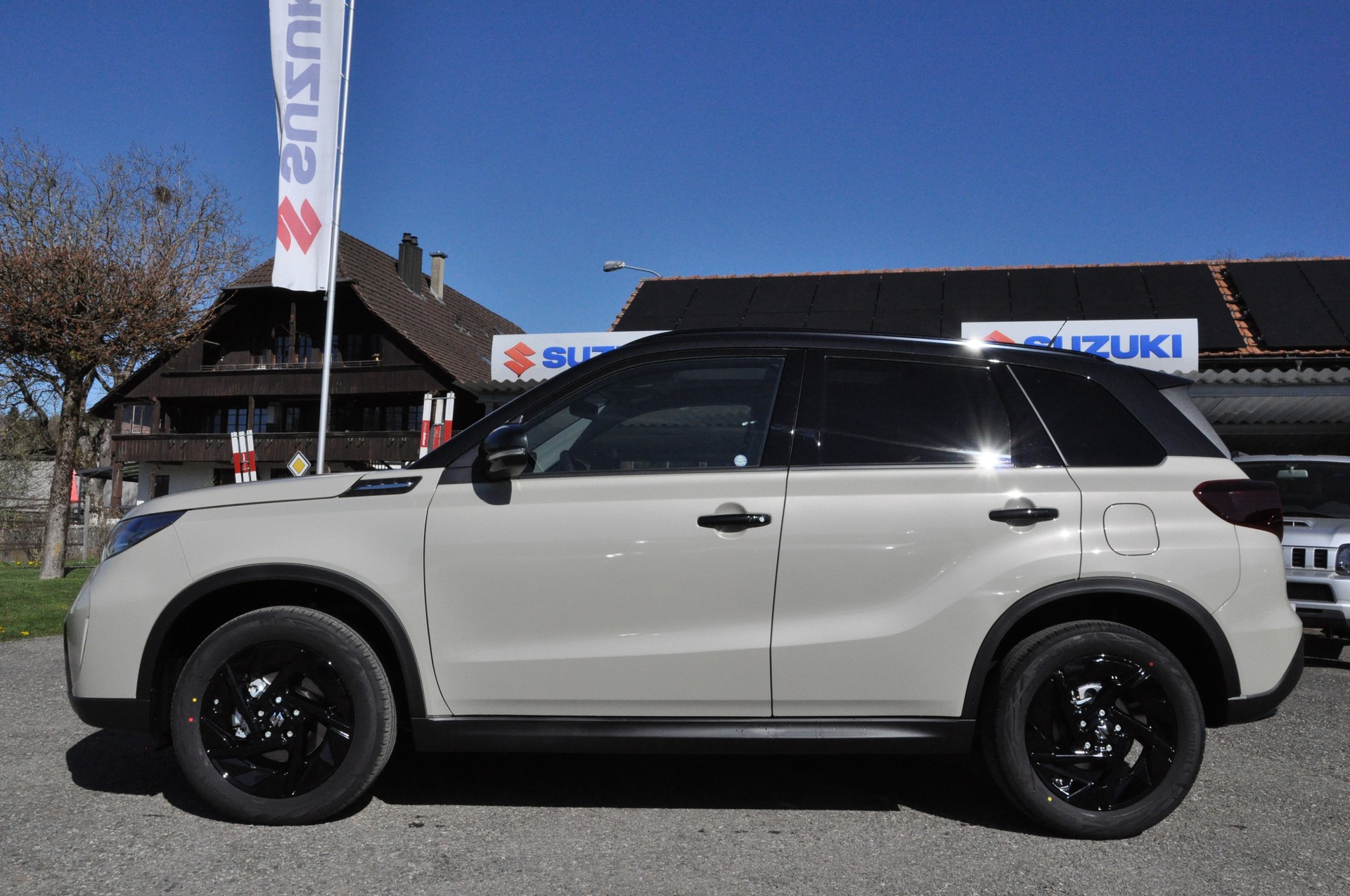 SUZUKI Vitara 1.4 Boosterjet Black Edition Top 4x4 Hybrid Automatic-showroom-element-2
