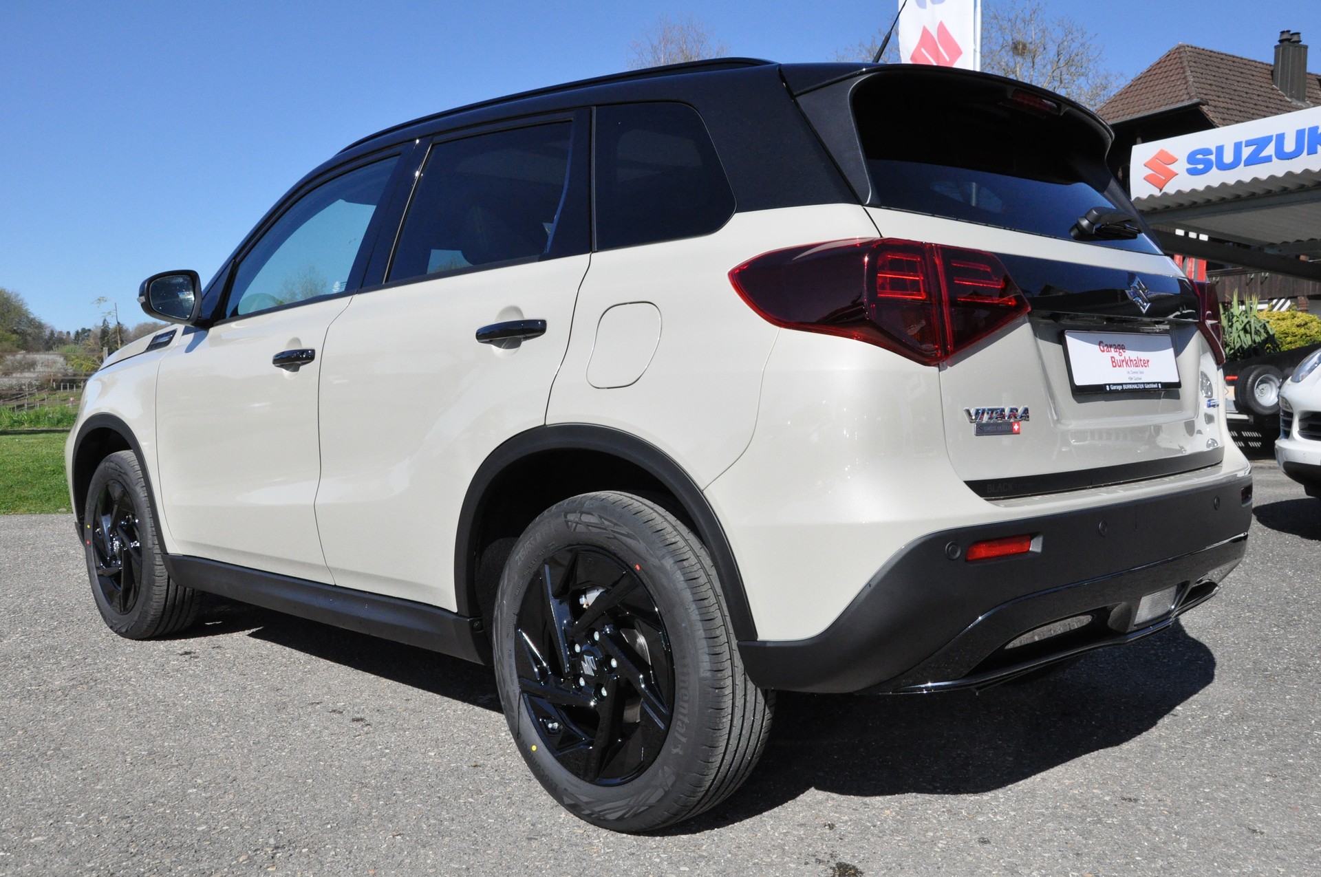 SUZUKI Vitara 1.4 Boosterjet Black Edition Top 4x4 Hybrid Automatic-showroom-element-3