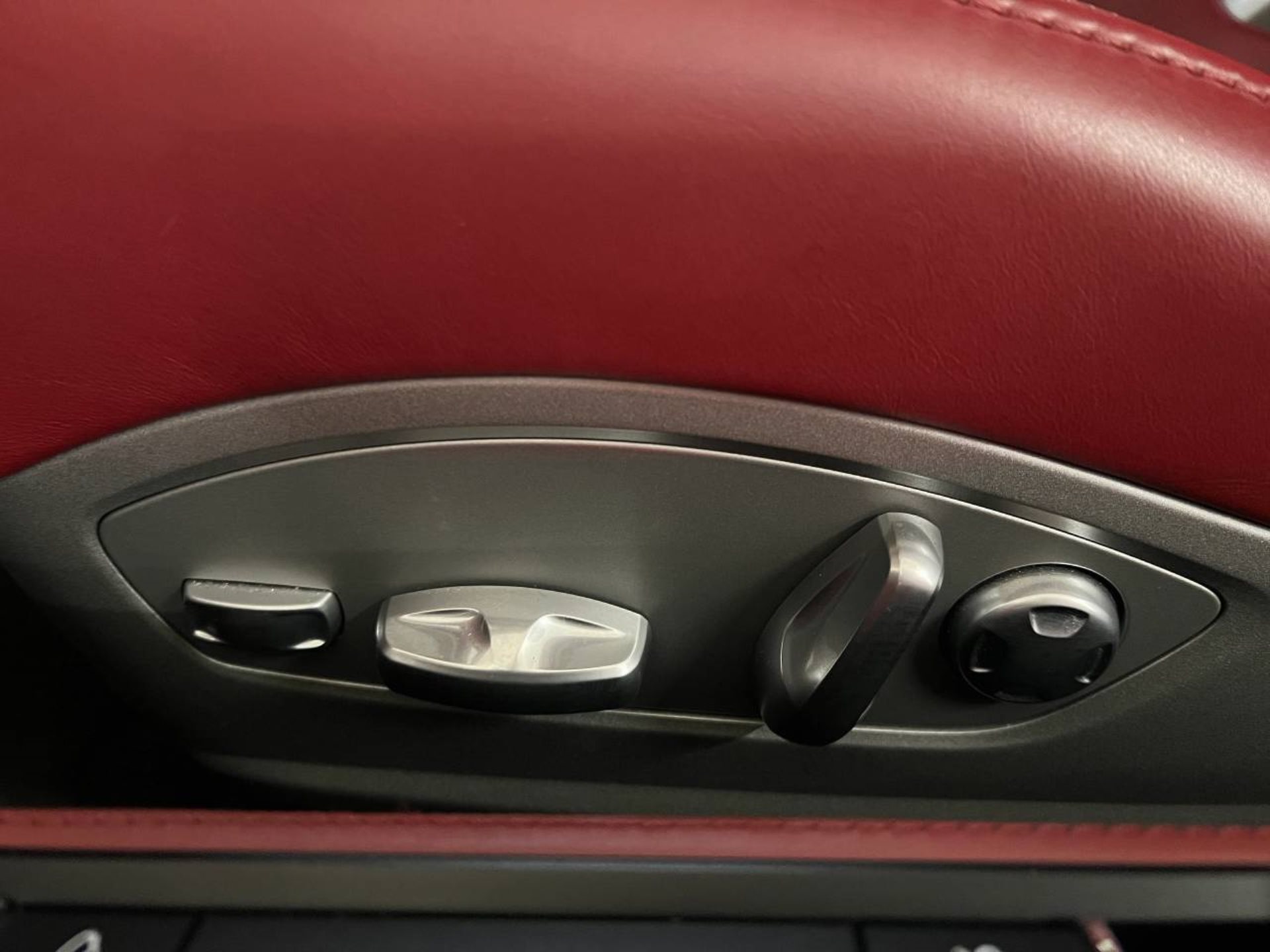 PORSCHE 911 Turbo-image-19