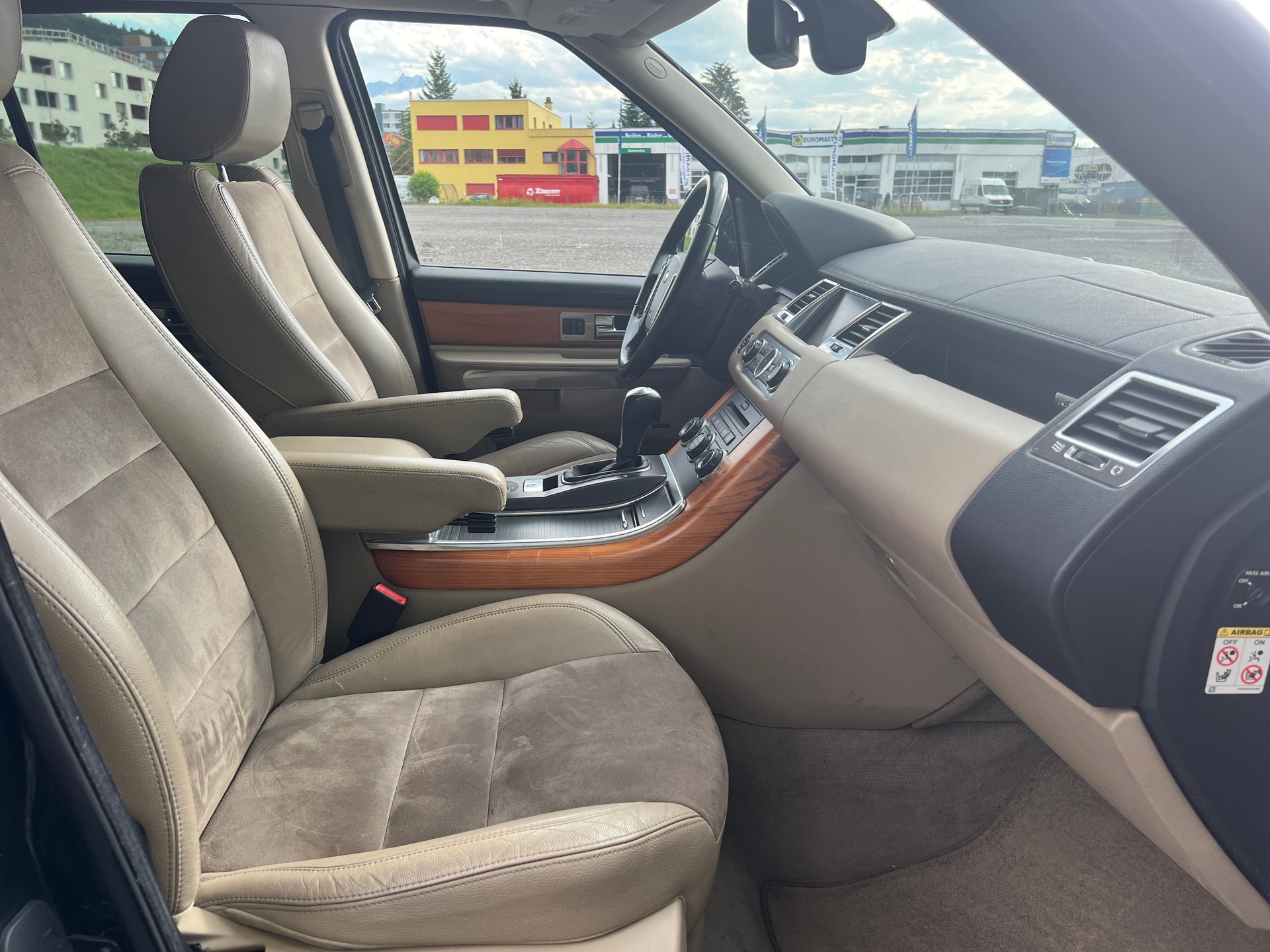 LAND ROVER Range Rover Sport 3.0 TDV6 HSE Automatic-image-6