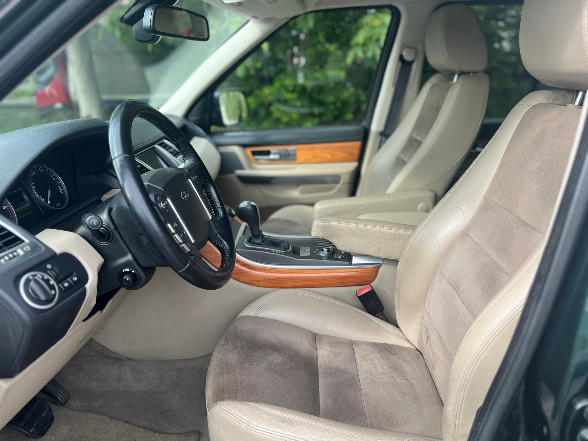 LAND ROVER Range Rover Sport 3.0 TDV6 HSE Automatic-image-9