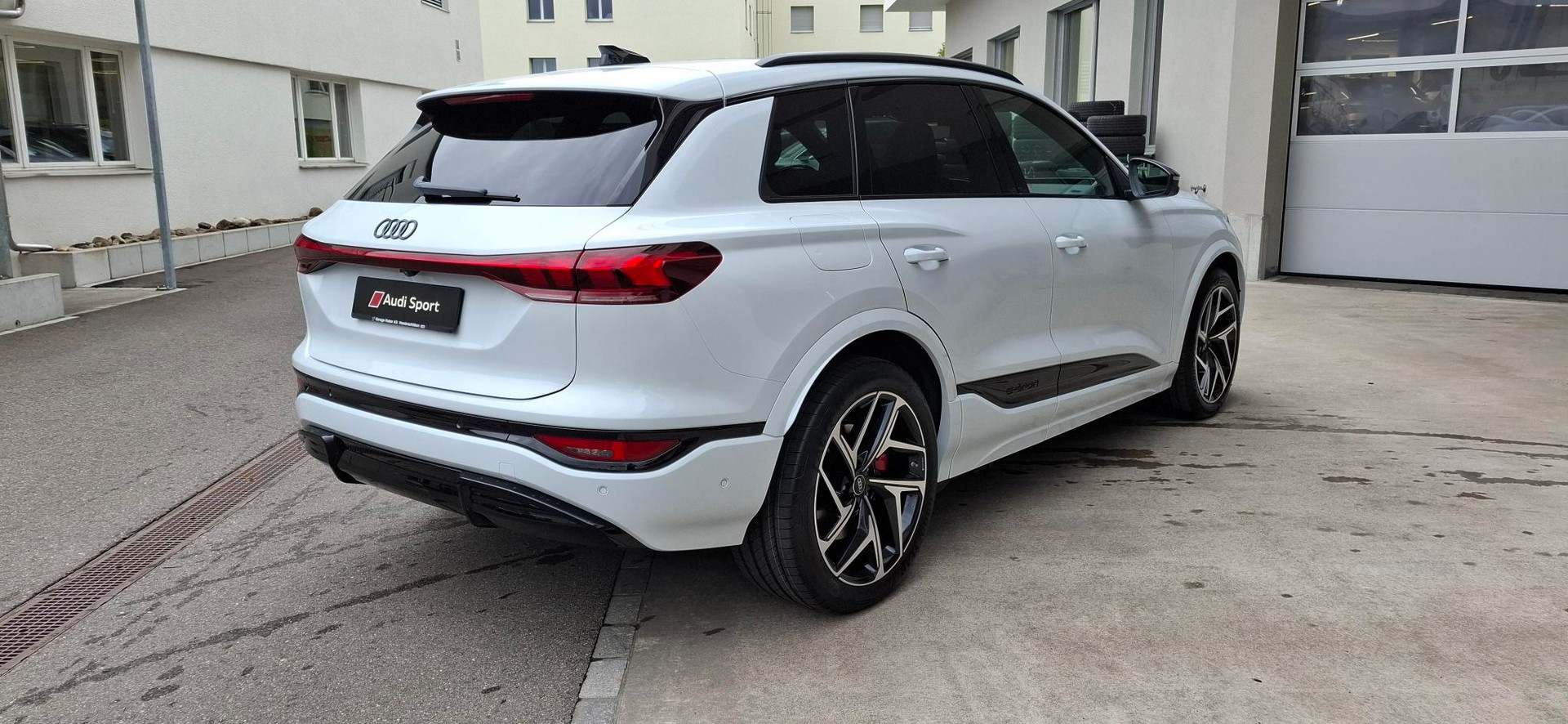 AUDI SQ6 e-tron quattro-image-4