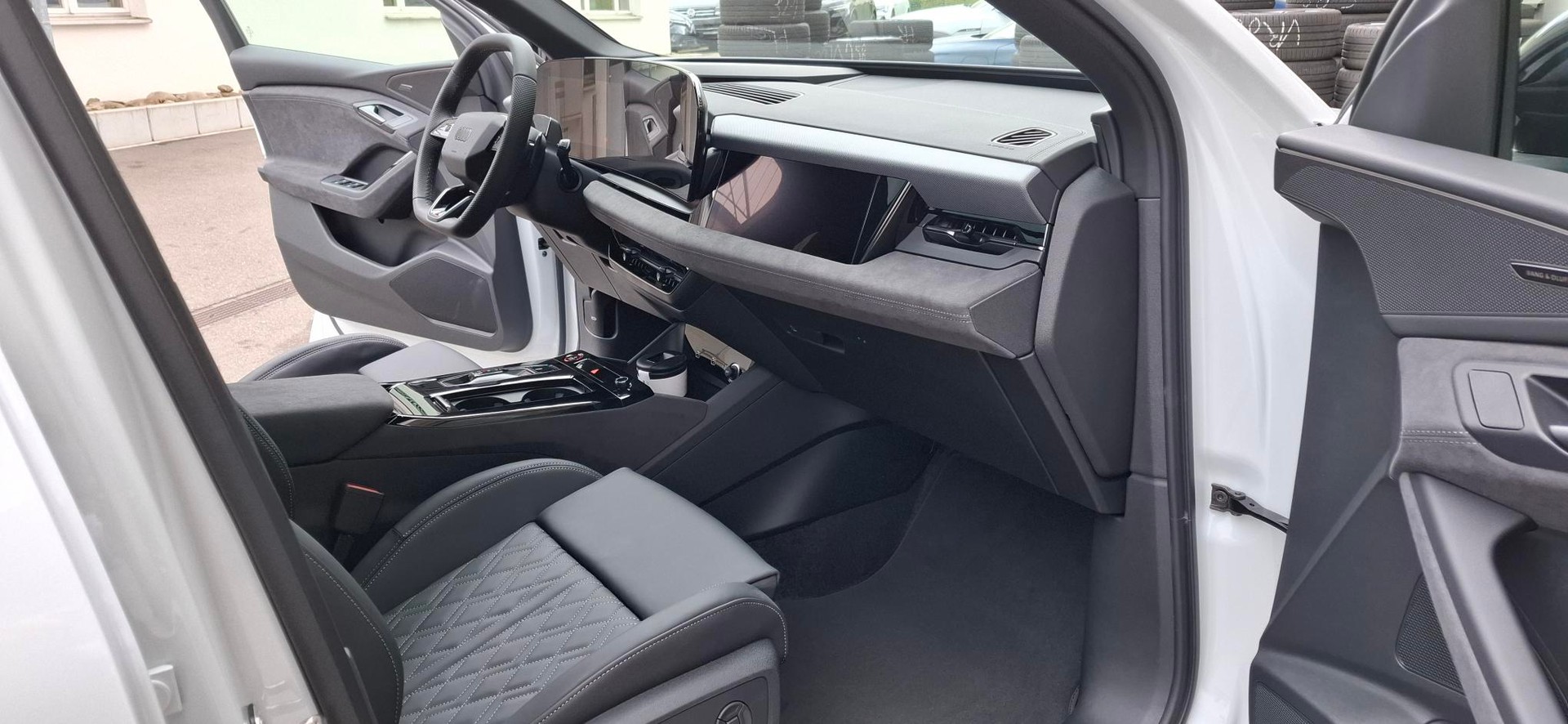 AUDI SQ6 e-tron quattro-image-8