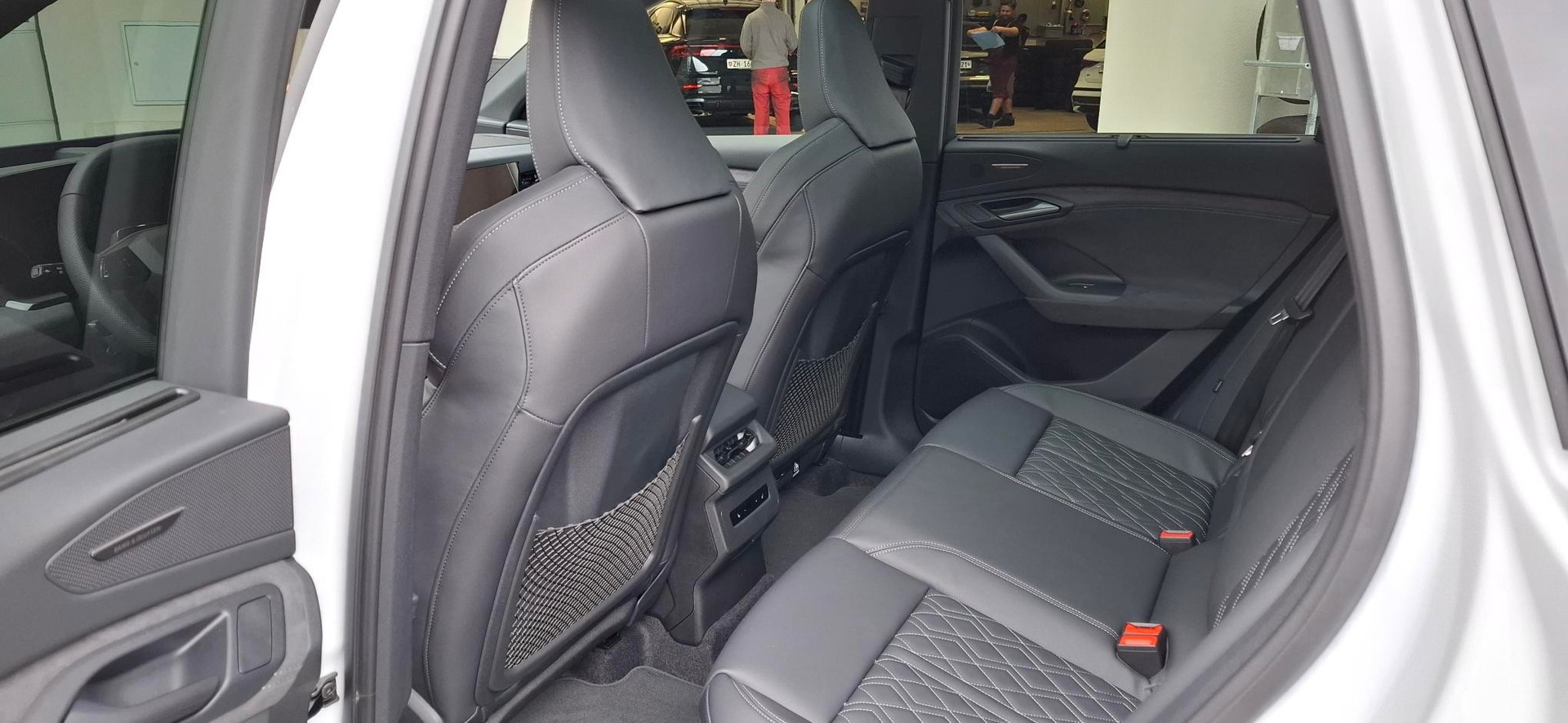 AUDI SQ6 e-tron quattro-image-10