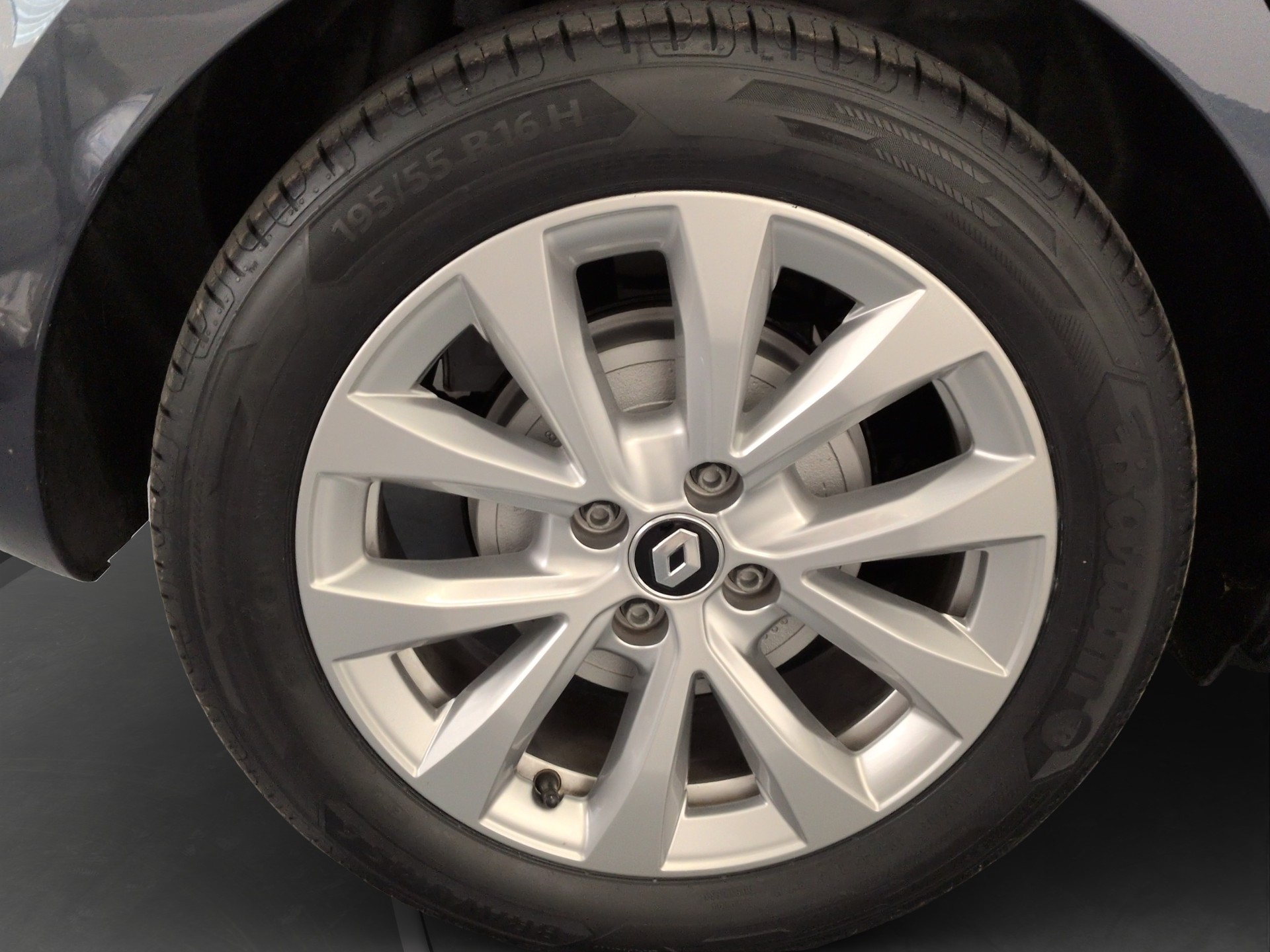 RENAULT Clio 1.6 E-Tech Intens-image-24