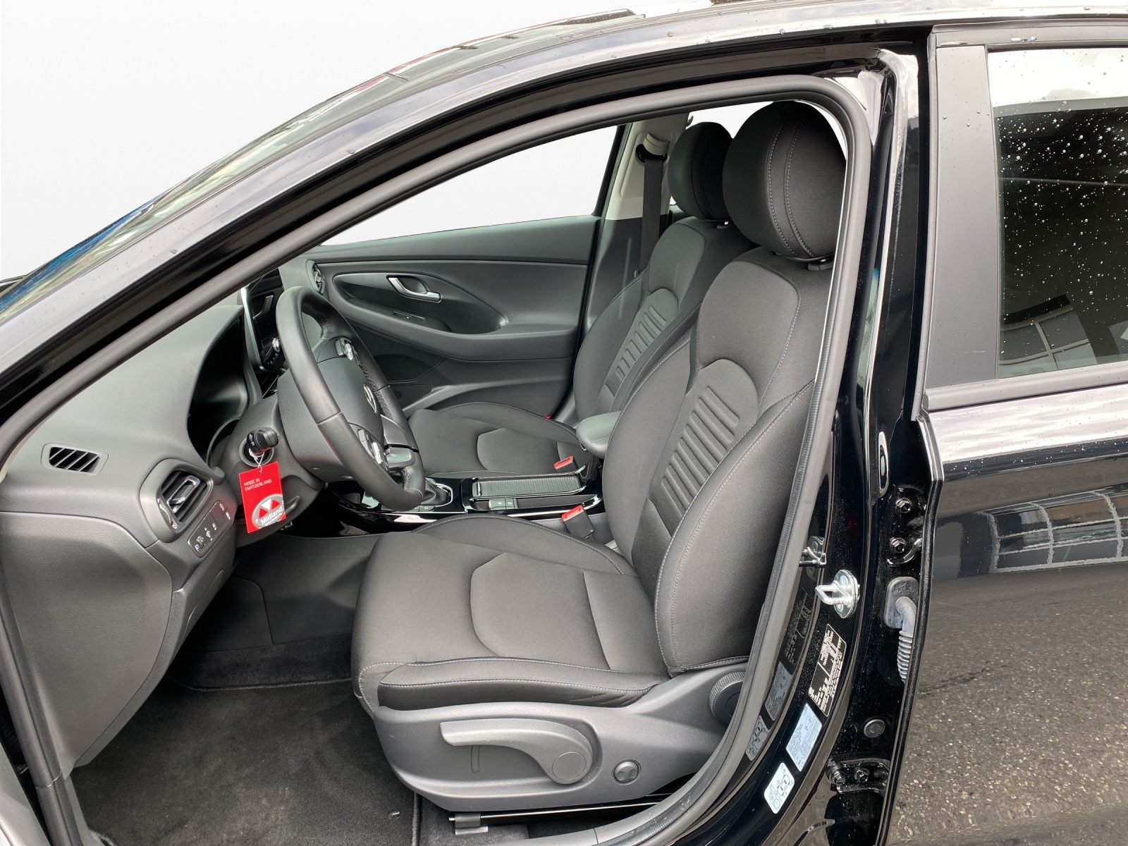 HYUNDAI i30 1.5 T-GDi Amplia-image-9