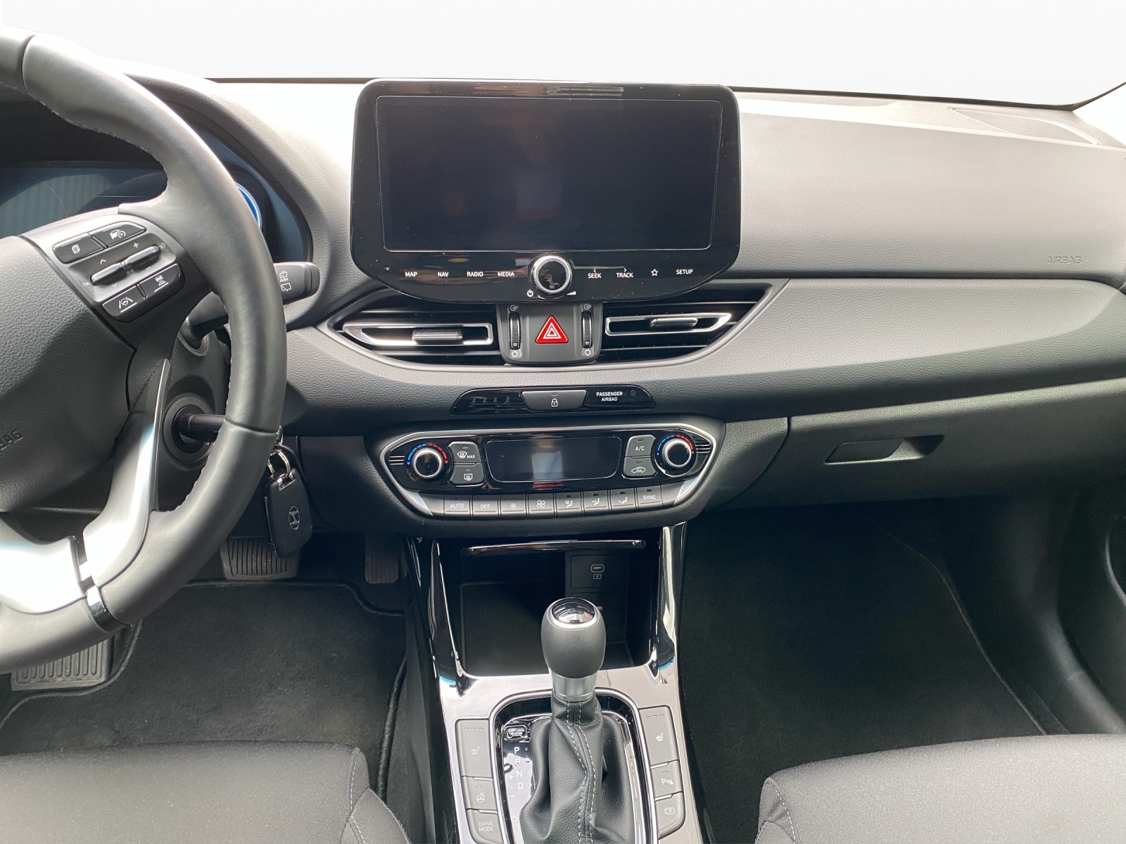 HYUNDAI i30 1.5 T-GDi Amplia-image-13
